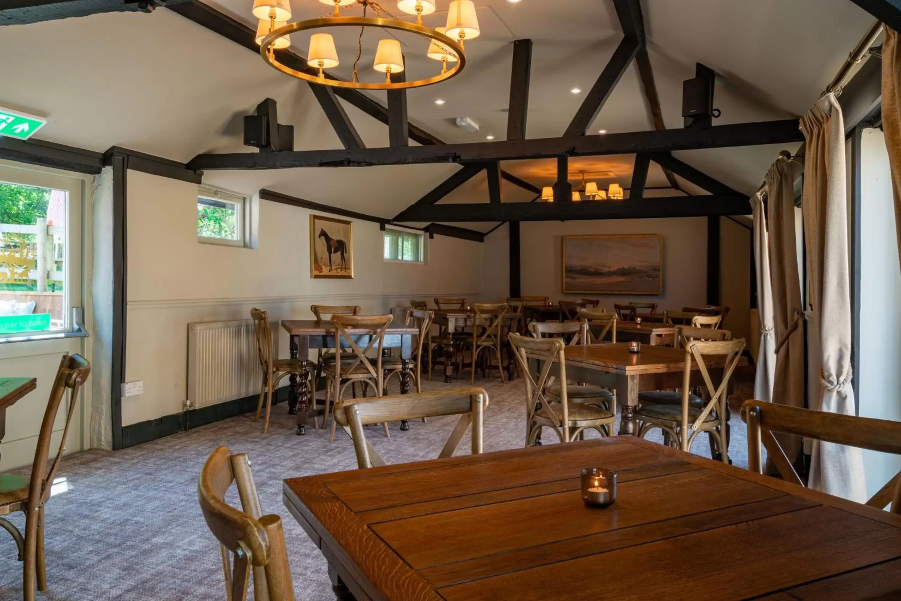 Banquet/Function facilities, Restaurant/Places to Eat in High Corner Inn