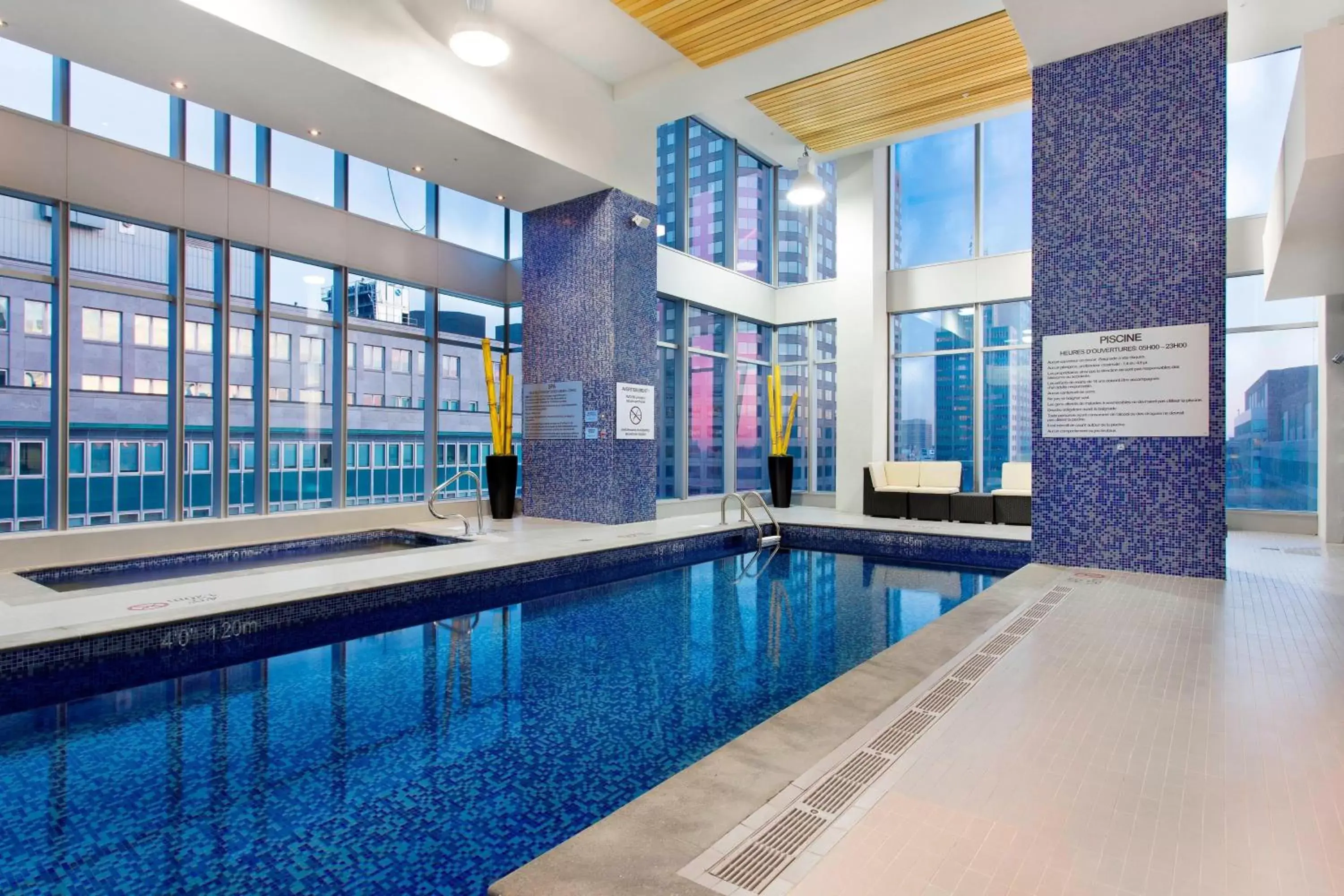 Swimming Pool in Courtyard by Marriott Montreal Downtown