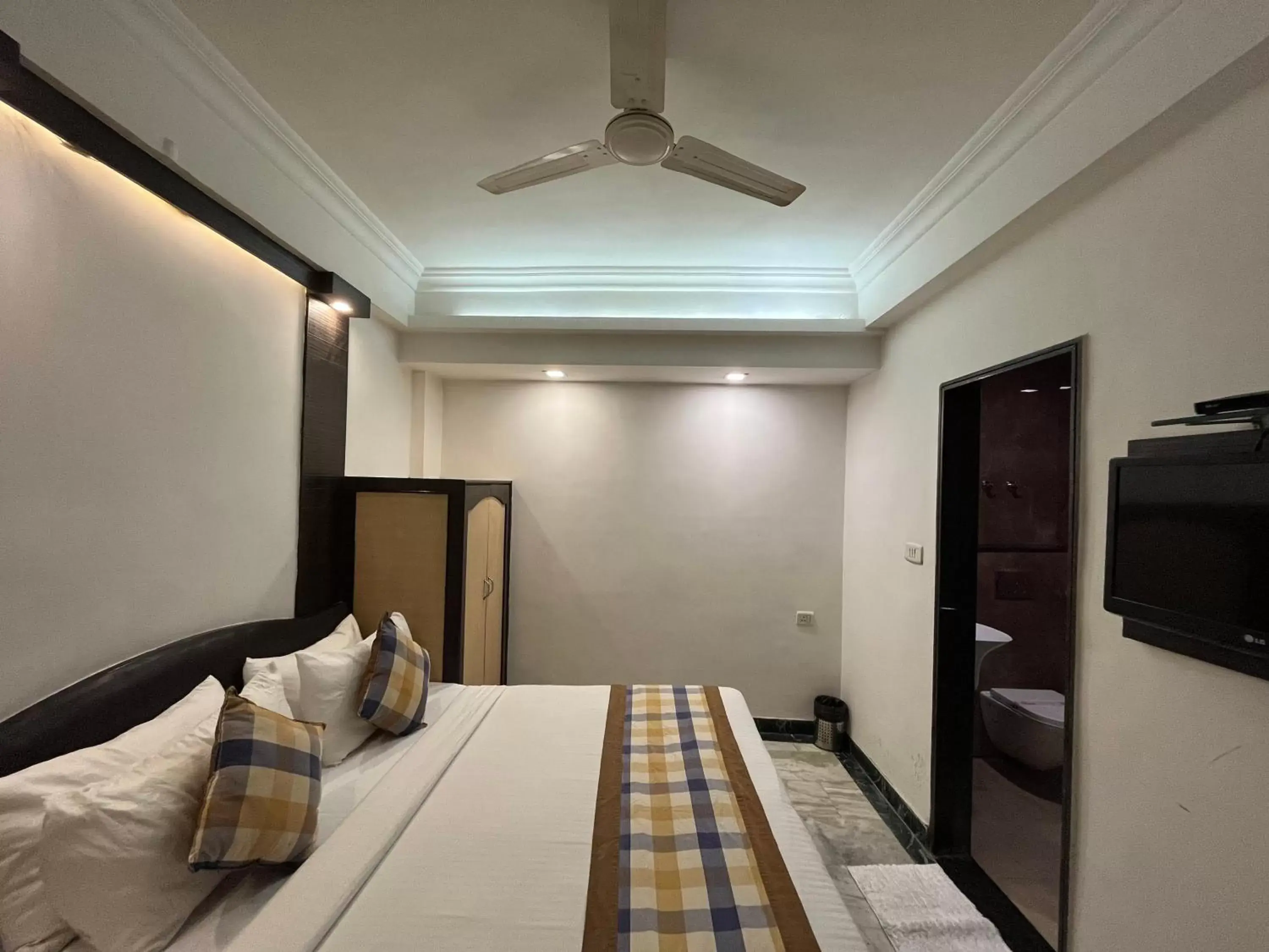 Bedroom, Bed in Hotel Moti Palace Bedroom, Bed in Hotel Moti Palace