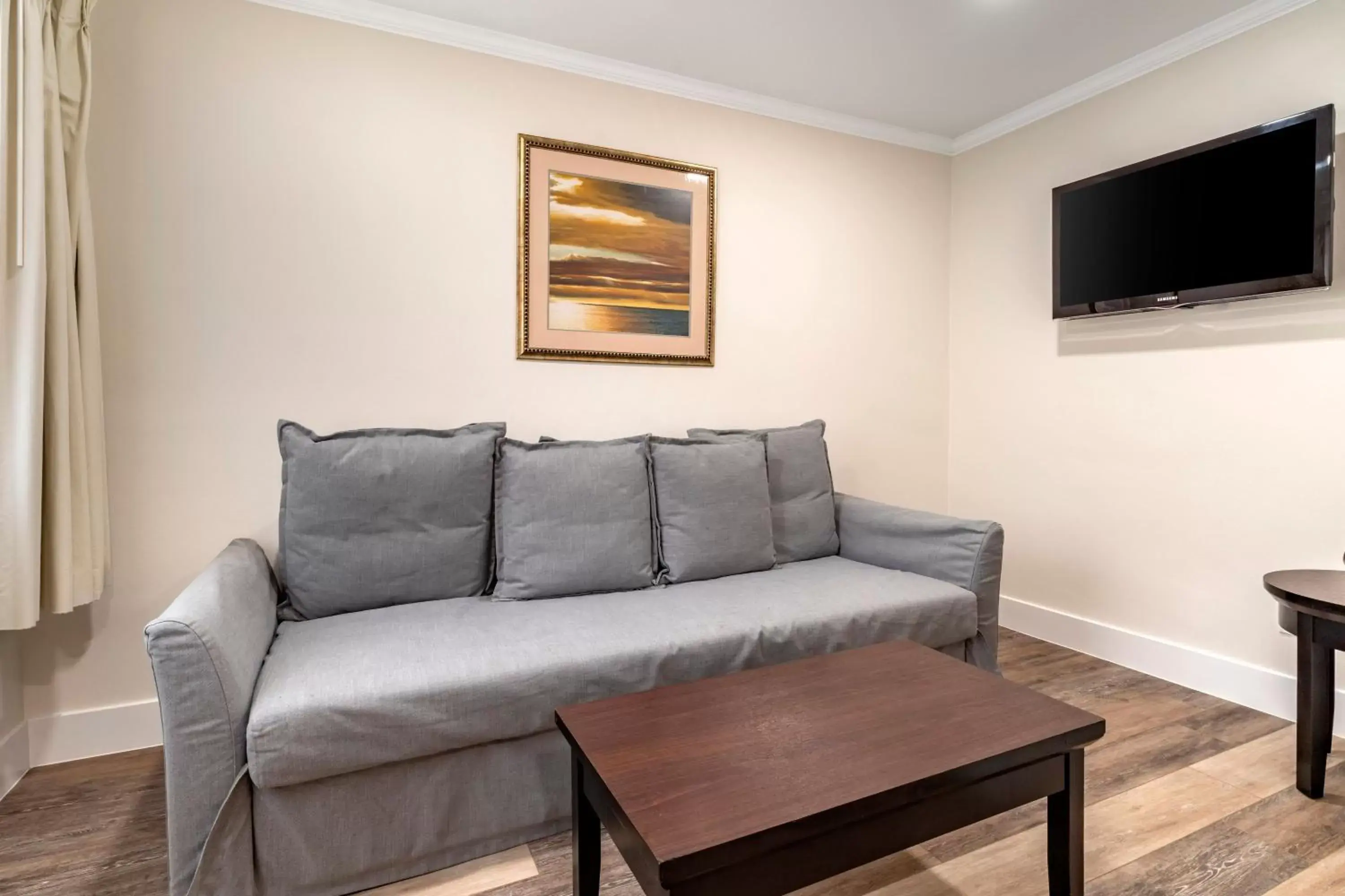 Seating Area in Best Western Carmel's Town House Lodge