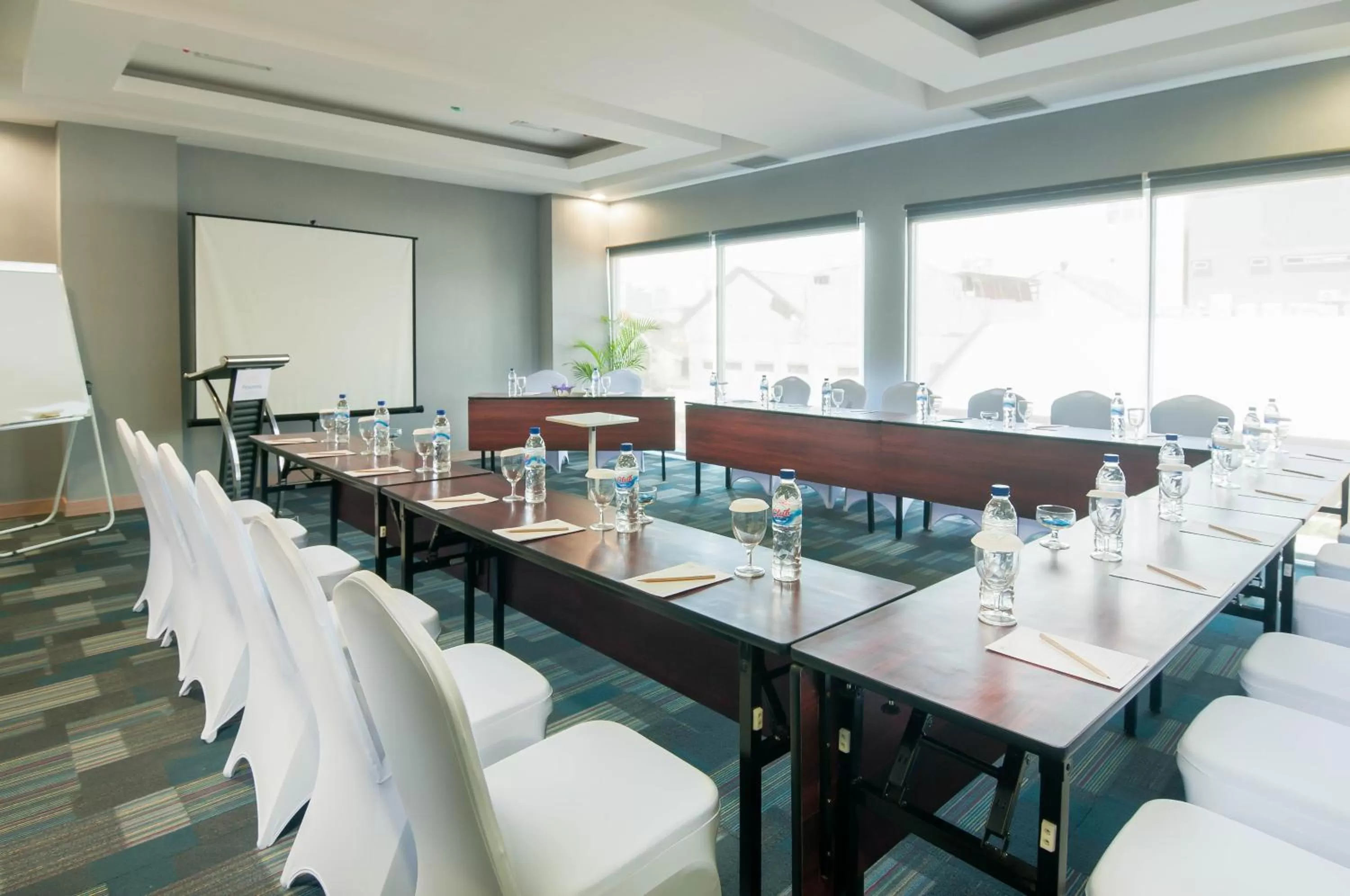 Business facilities in KHAS Makassar Hotel