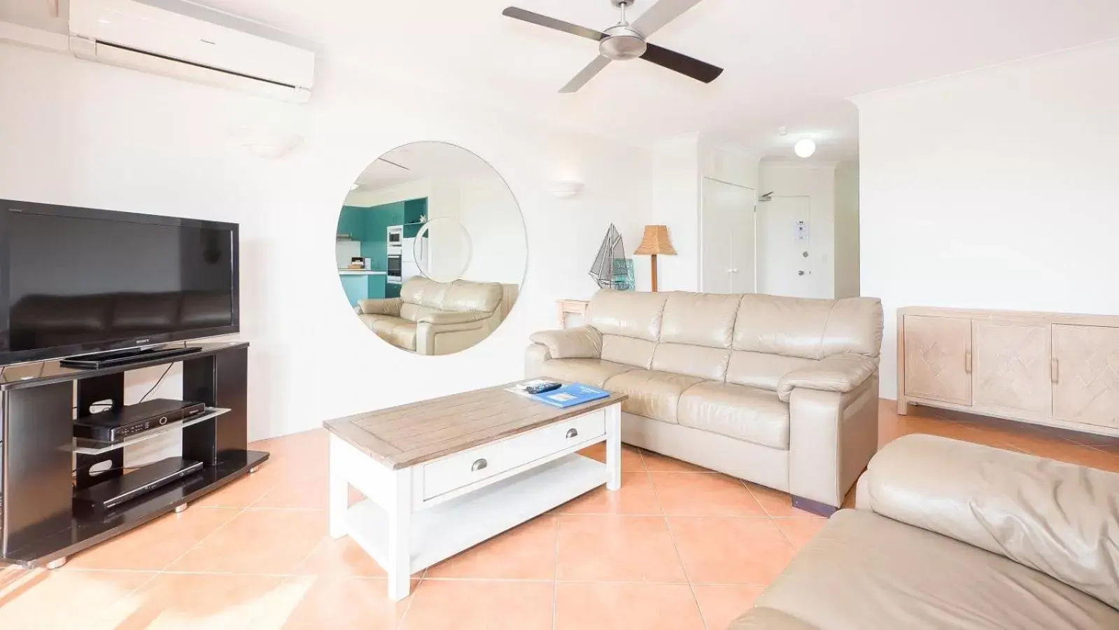 Living room, Seating Area in Currumbin Sands On The Beach