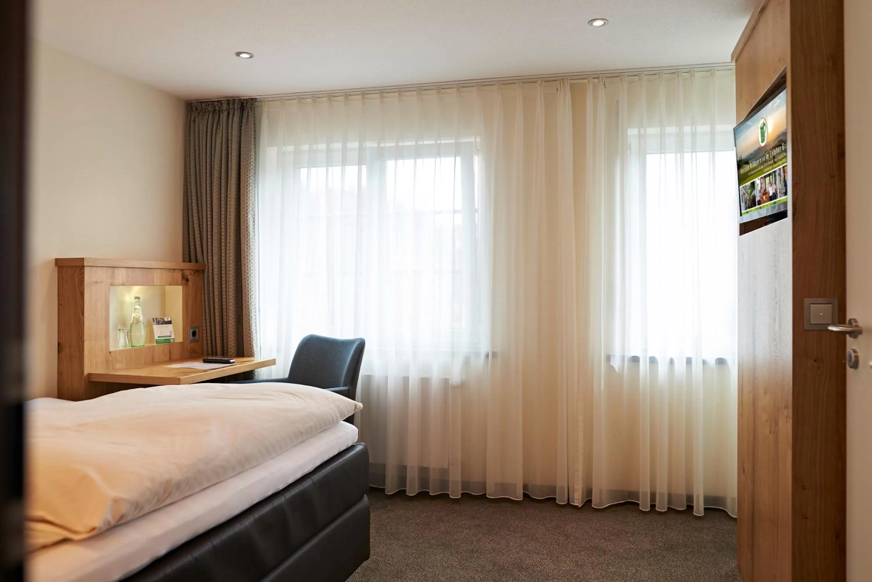 Photo of the whole room, Bed in Domschänke Eslohe Brauereigasthof