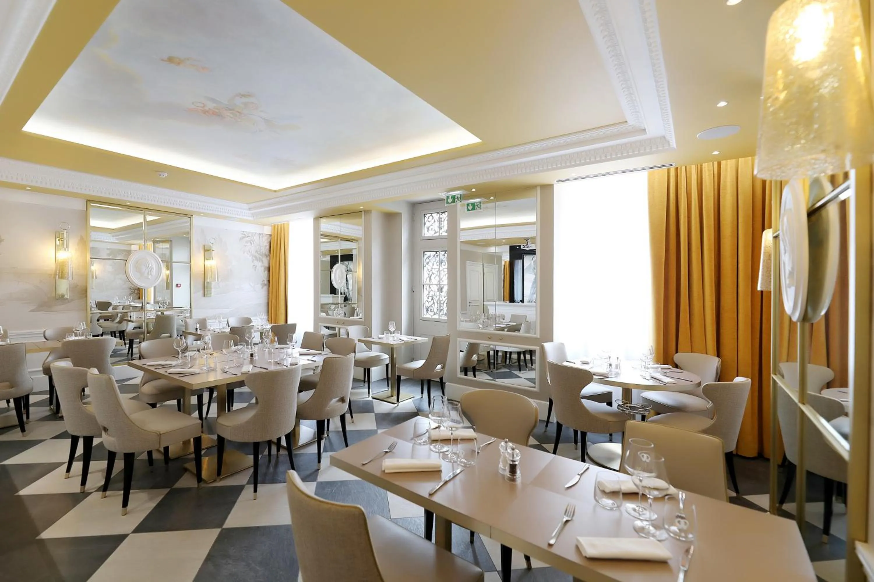 Restaurant/places to eat in Hôtel Alchimy