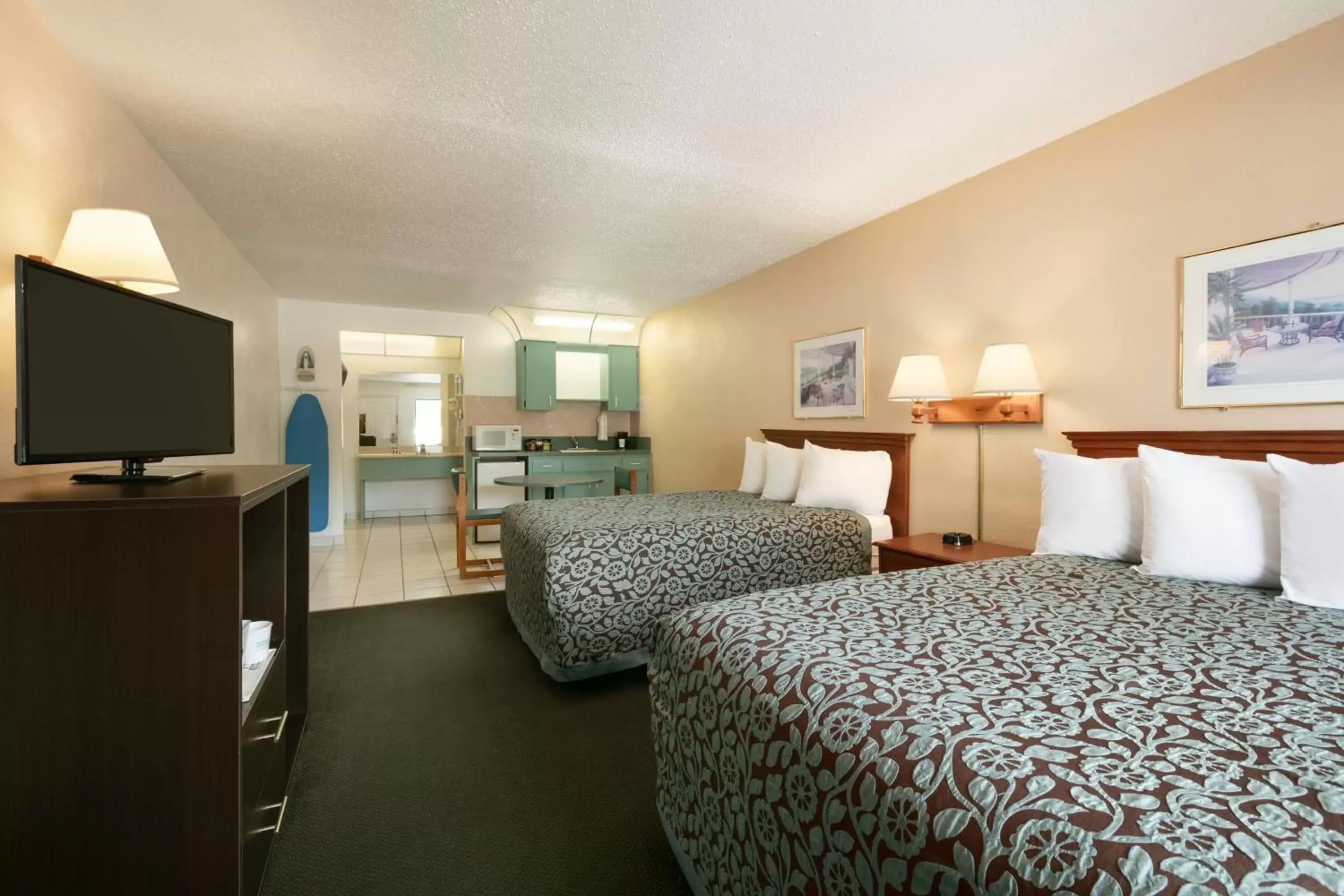 Photo of the whole room, Bed in Days Inn by Wyndham Clearwater/Central