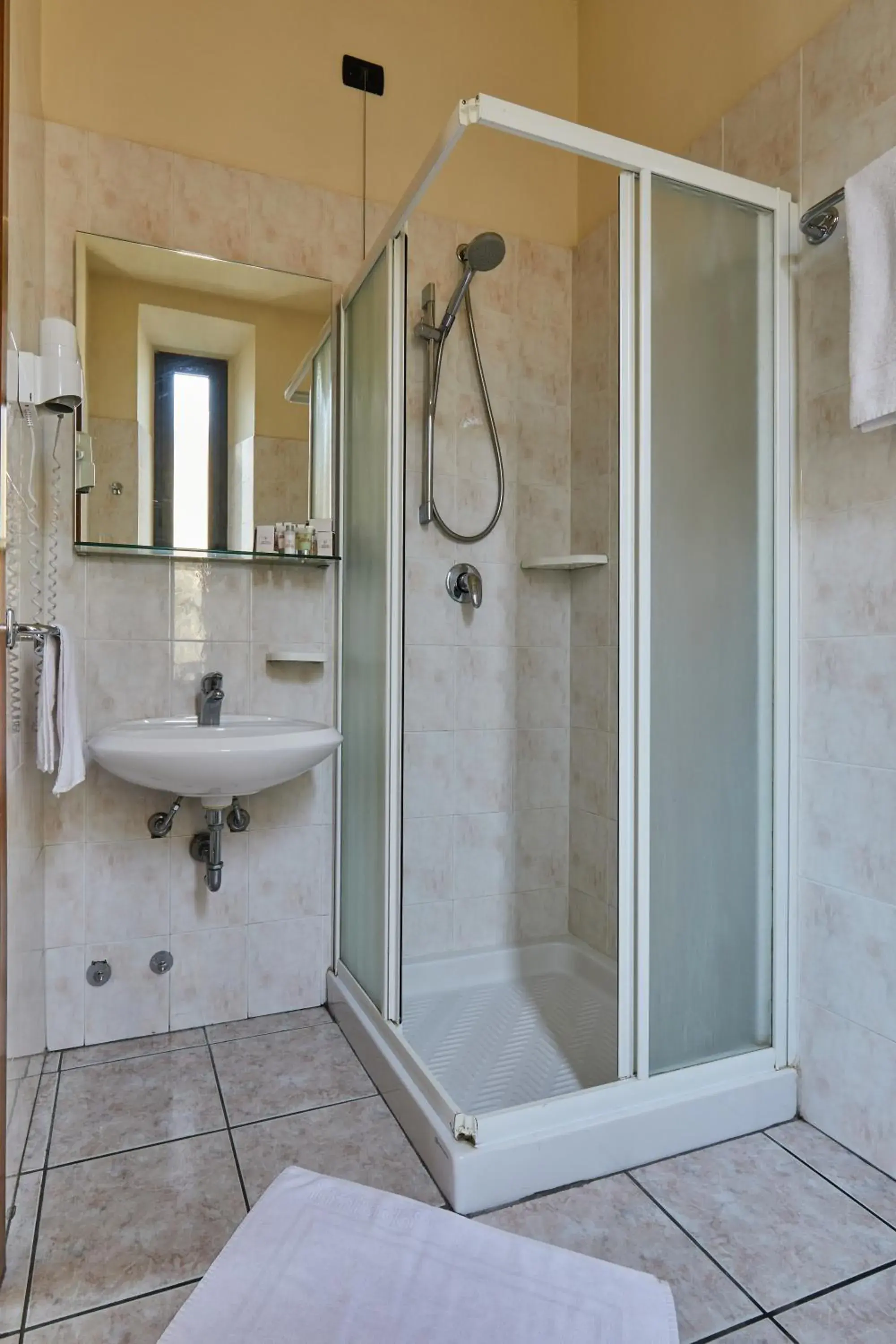 Bathroom in Hotel Montebello