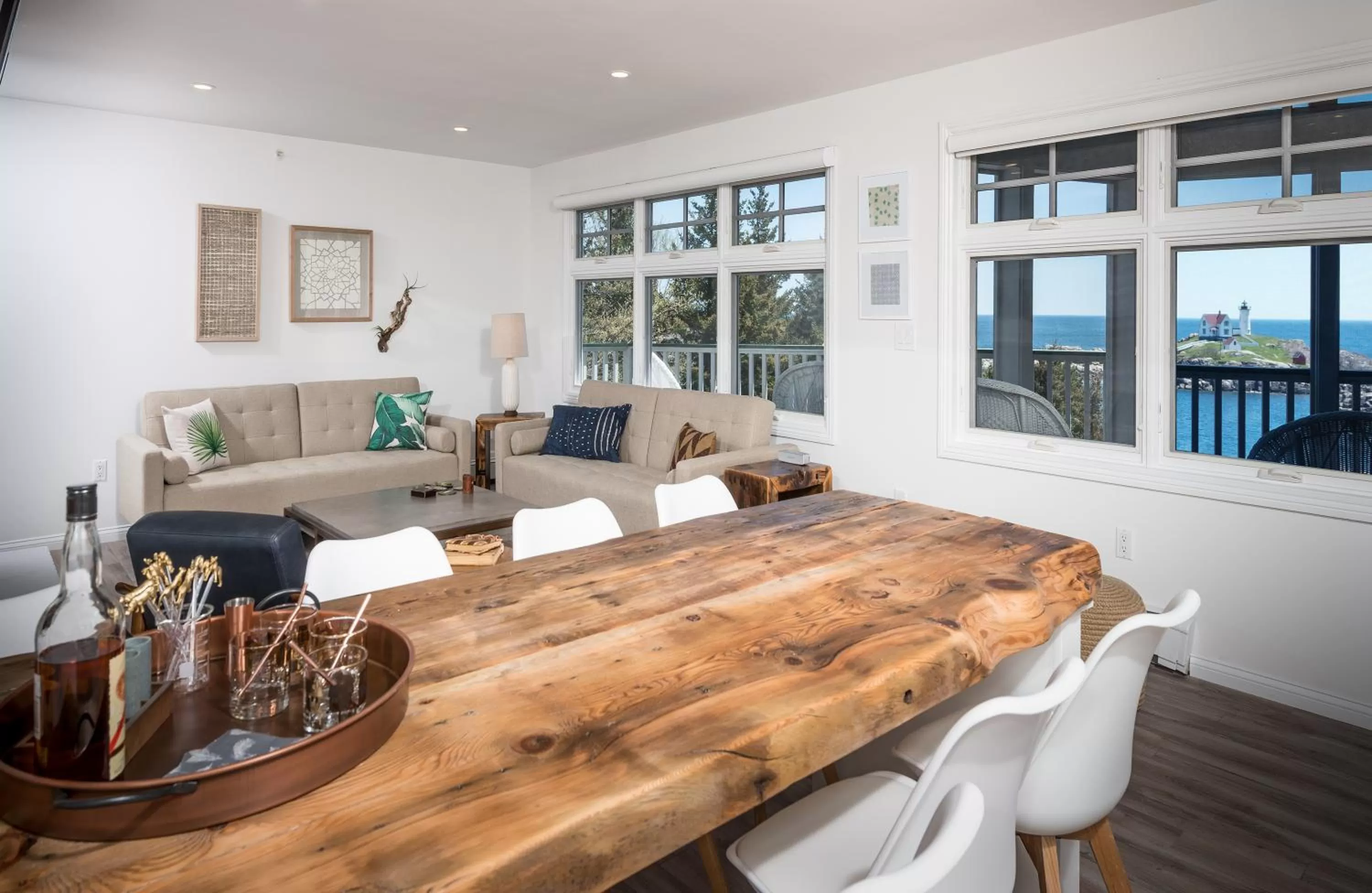 Living room, Dining Area in ViewPoint Hotel