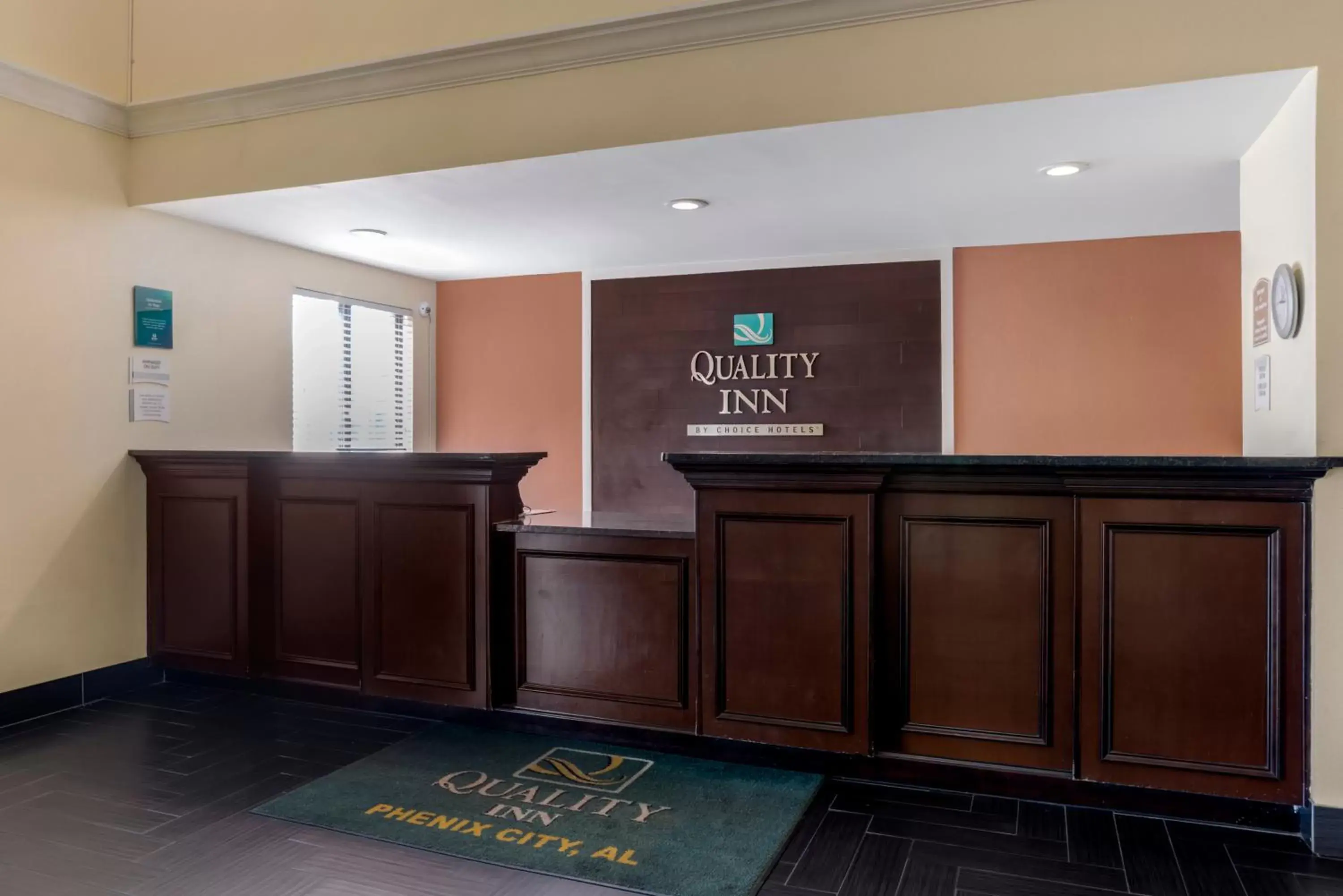 Lobby/Reception in Quality Inn Phenix City Columbus