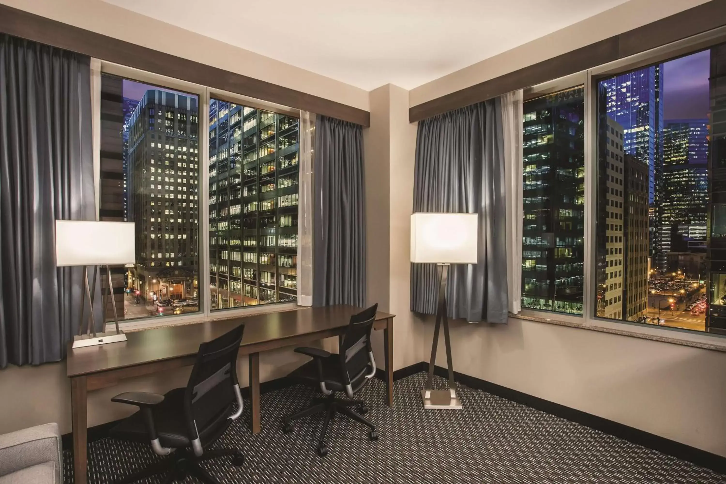 Photo of the whole room in La Quinta by Wyndham Chicago Downtown Photo of the whole room in La Quinta by Wyndham Chicago Downtown