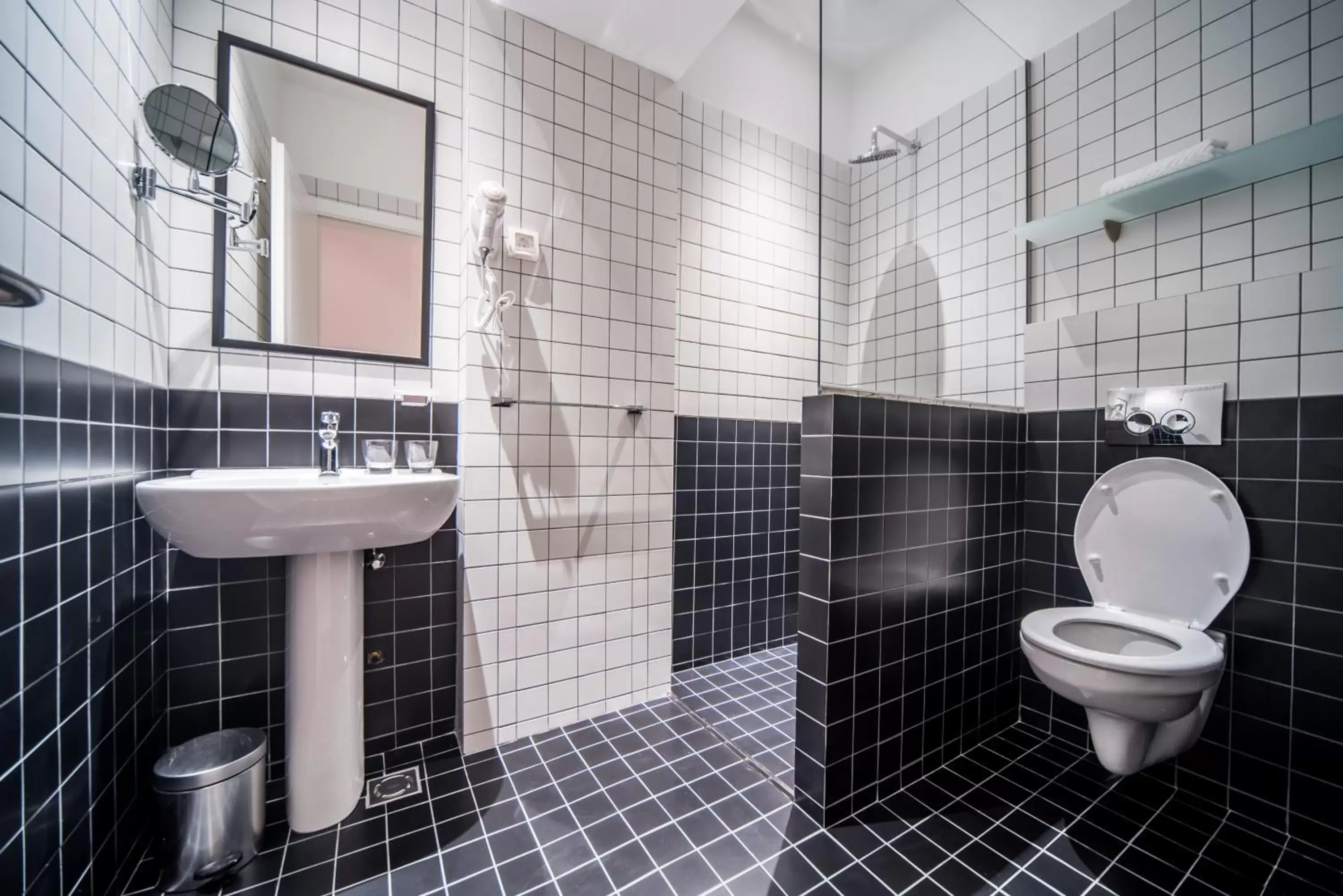Shower, Bathroom in Hotel Marienplatz Podgorica