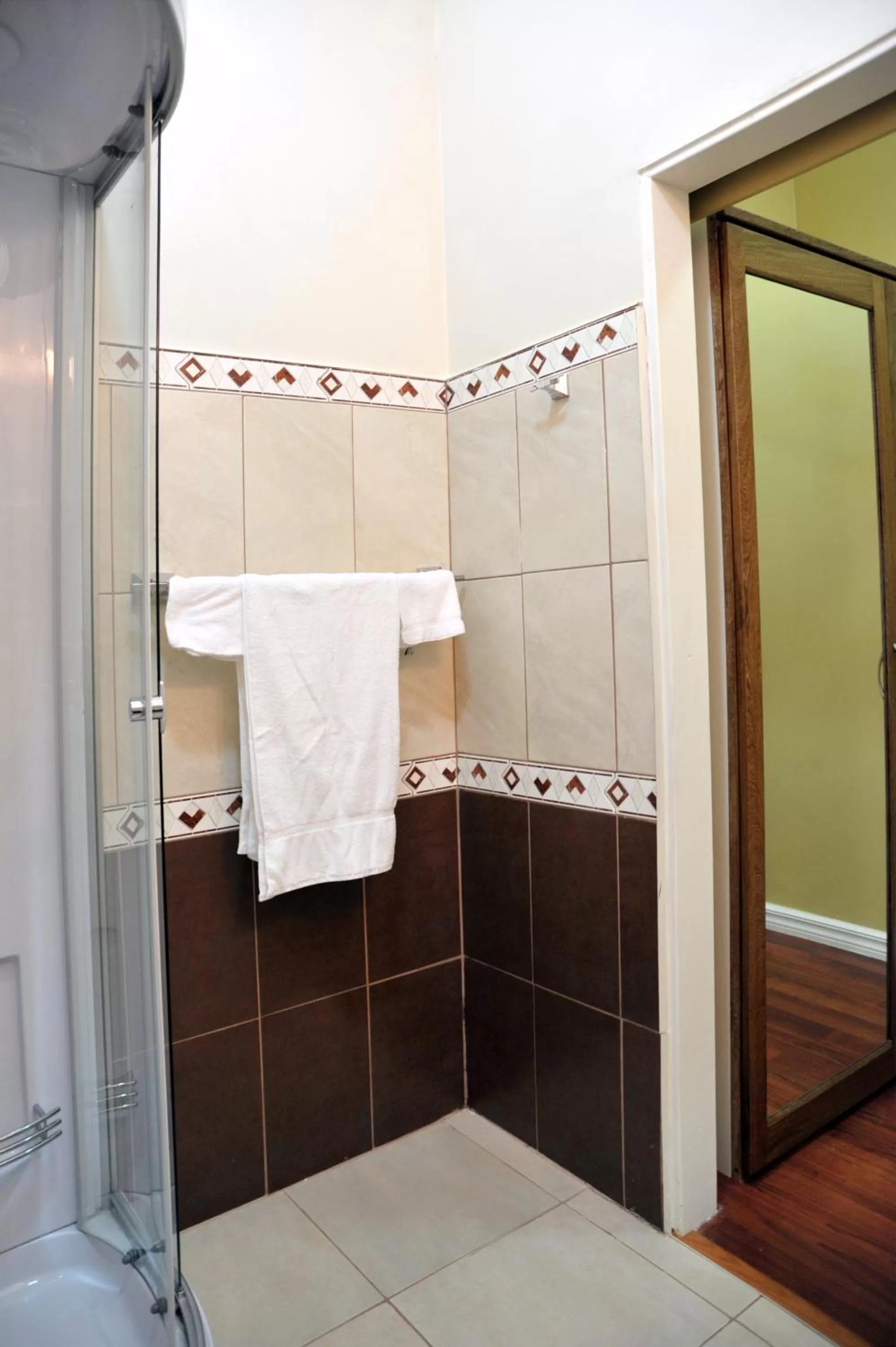 Bed in Culture Crossroads Inn