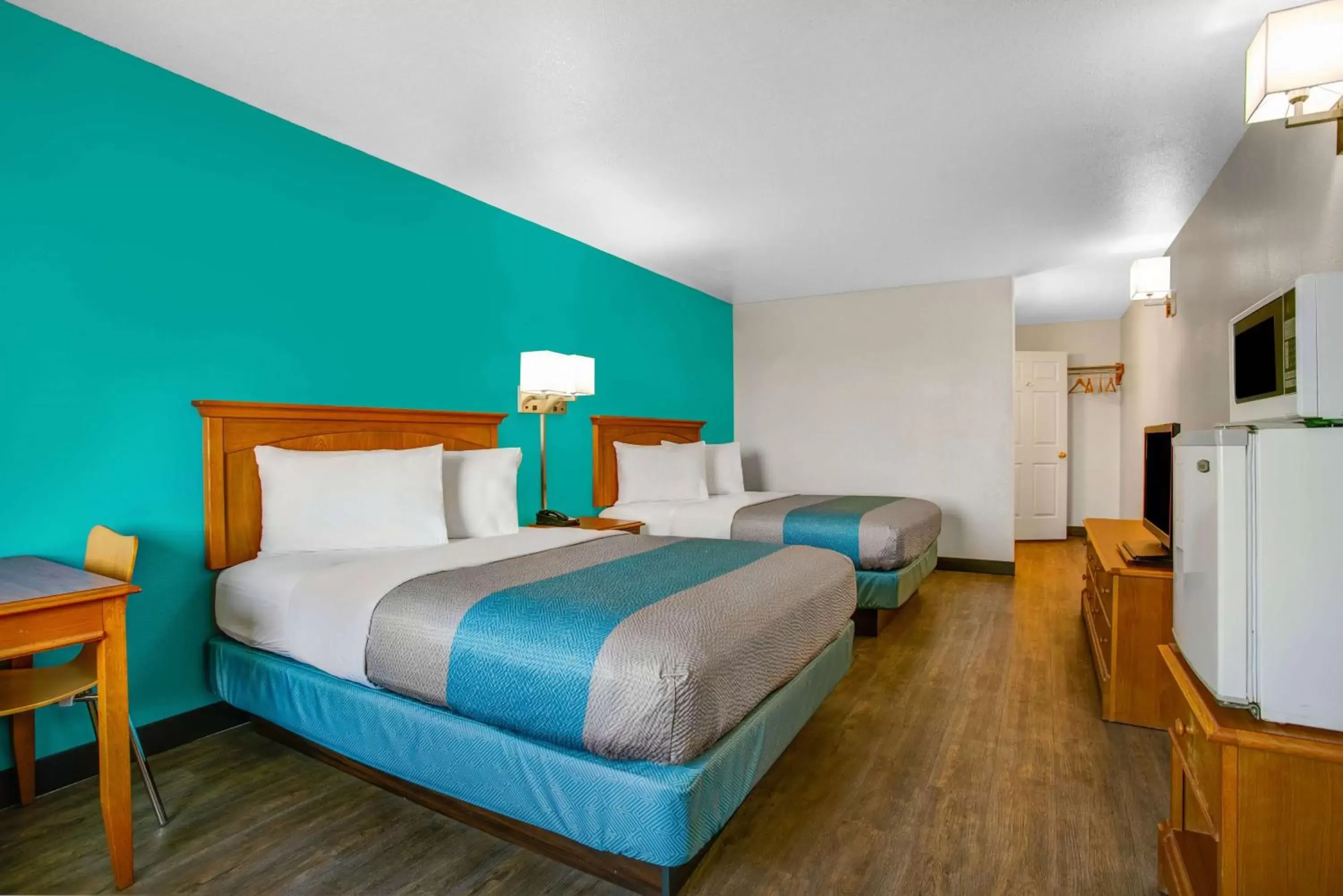 Photo of the whole room, Bed in Motel 6-Baker City, OR Photo of the whole room, Bed in Motel 6-Baker City, OR