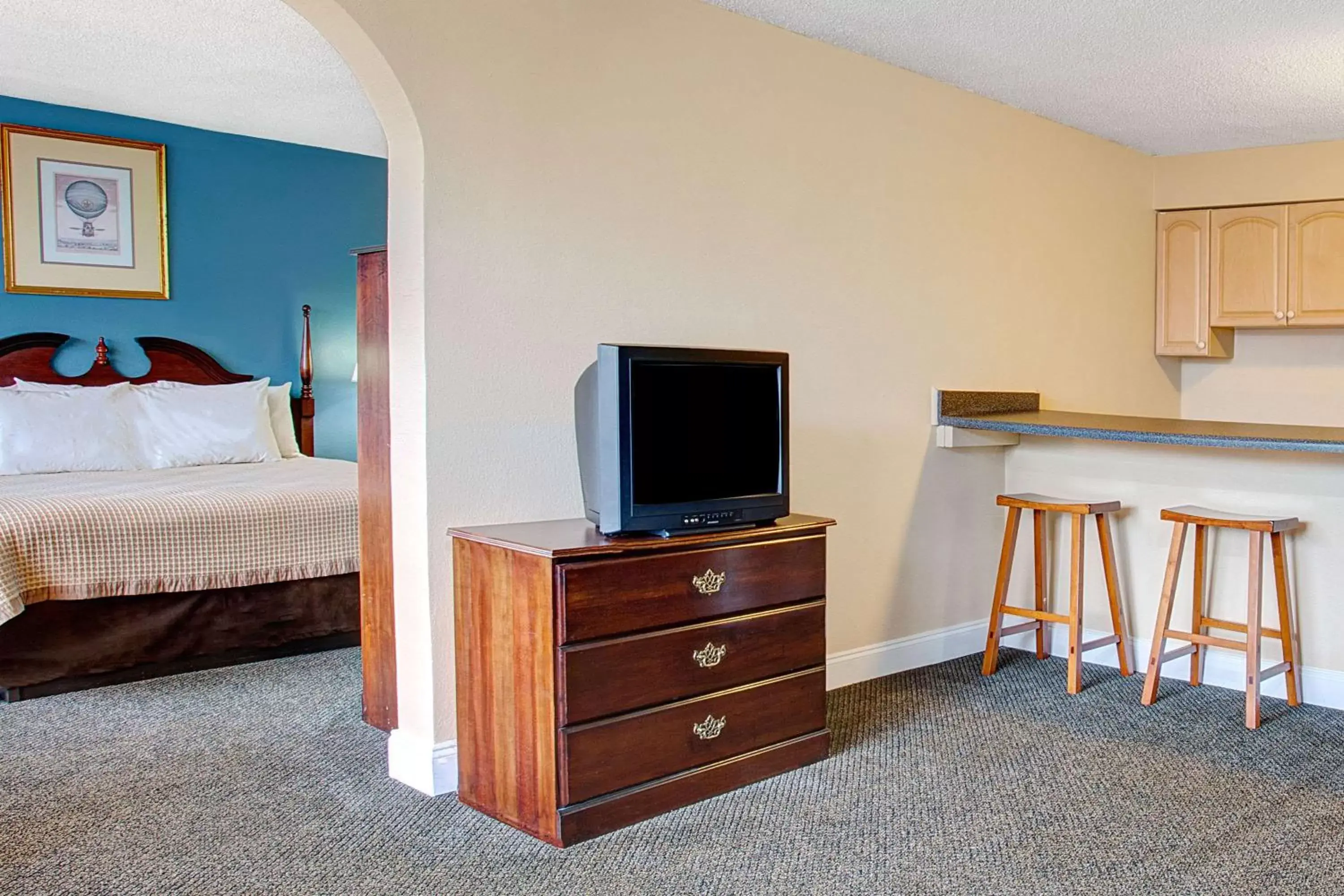 On site, TV/Entertainment Center in Super 8 by Wyndham Norfolk/Chesapeake Bay