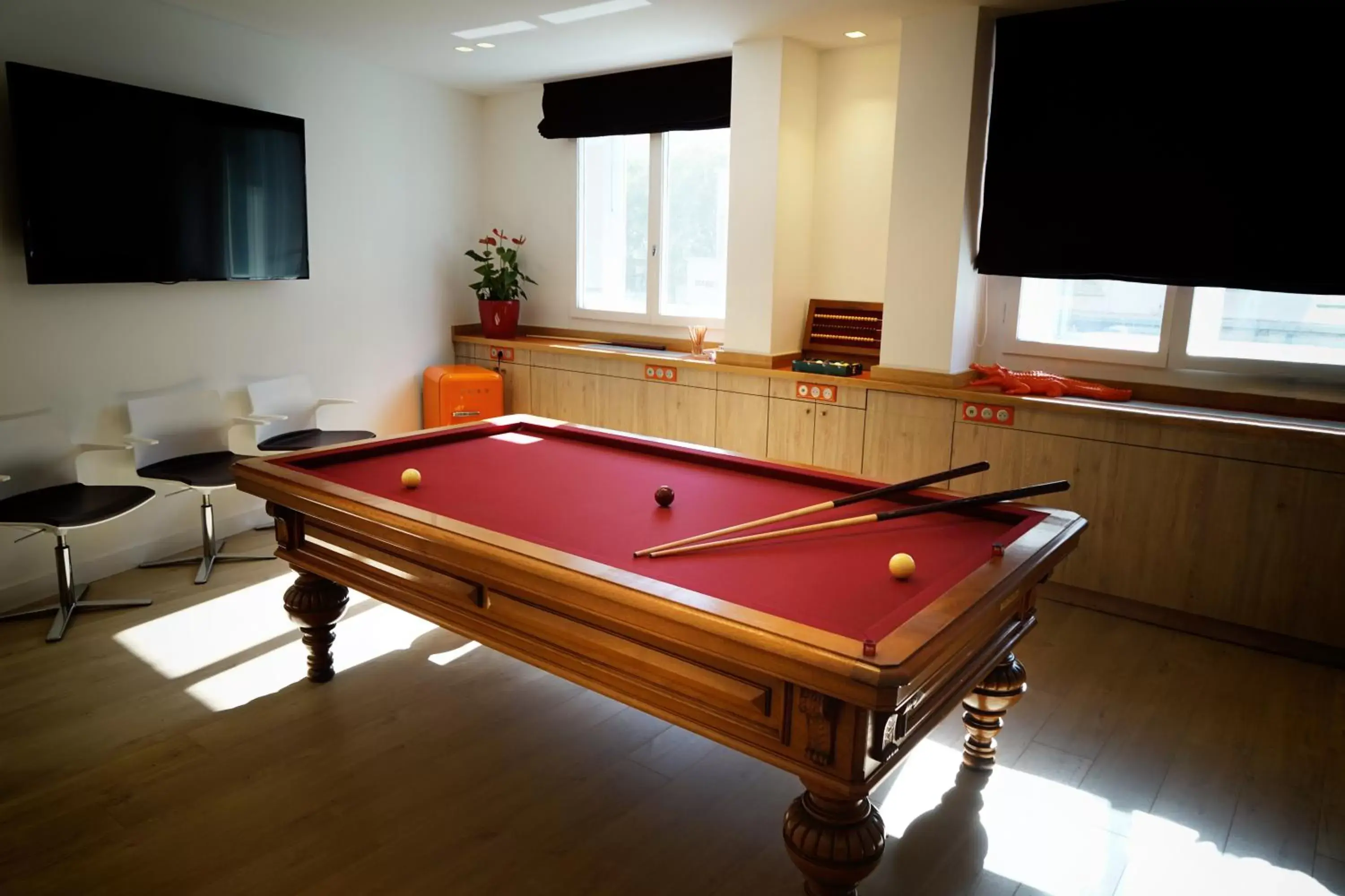 Billiard, Billiards in Hotel Gratte-Ciel Ariana