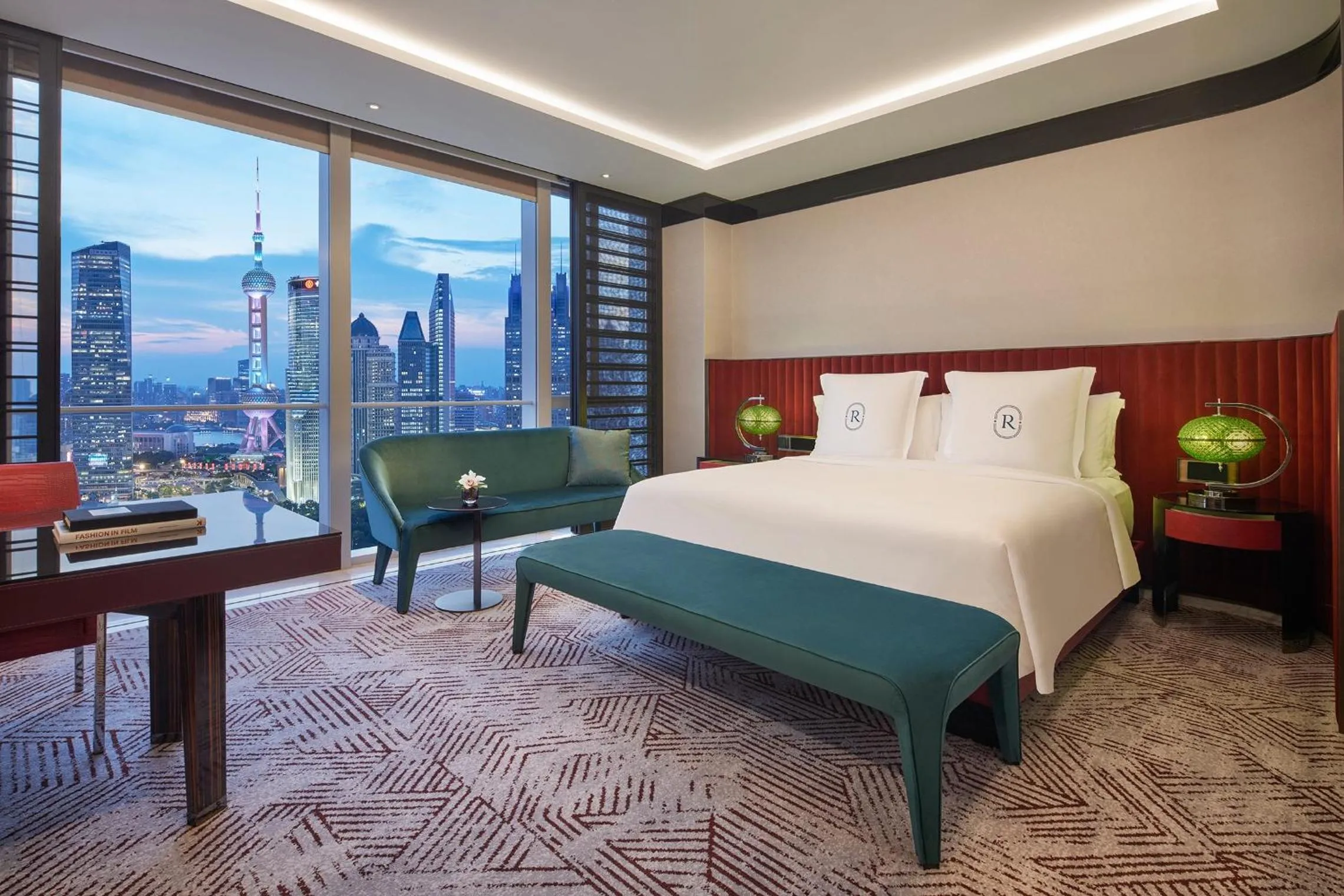 Photo of the whole room, Bed in Regent Shanghai Pudong