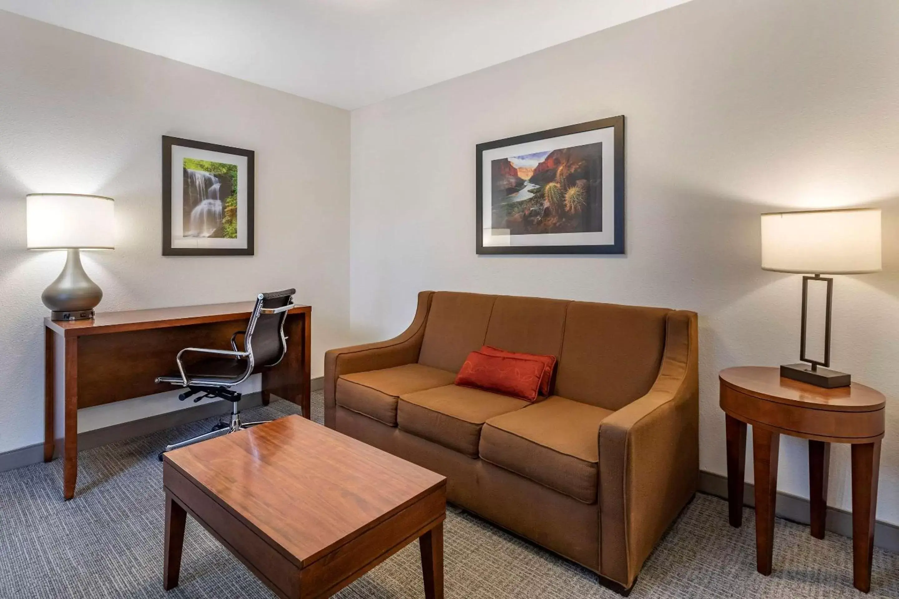 Bedroom, Seating Area in Comfort Inn & Suites Carbondale