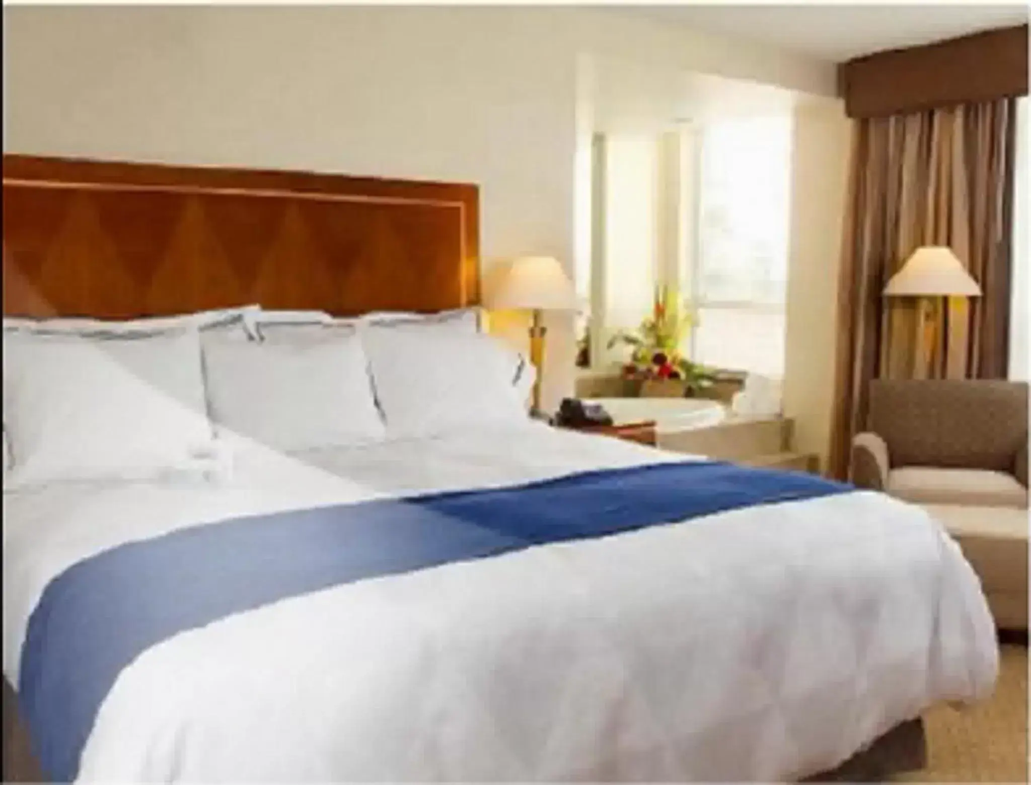 Facade/entrance, Bed in Hotel Executive Suites