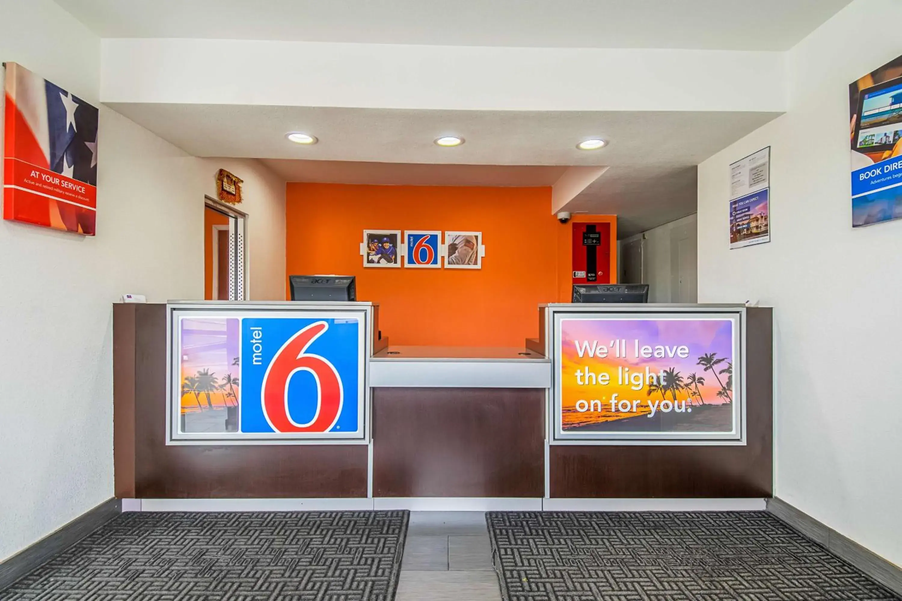 Lobby or reception, Lobby/Reception in Motel 6-Bakersfield, CA - Airport