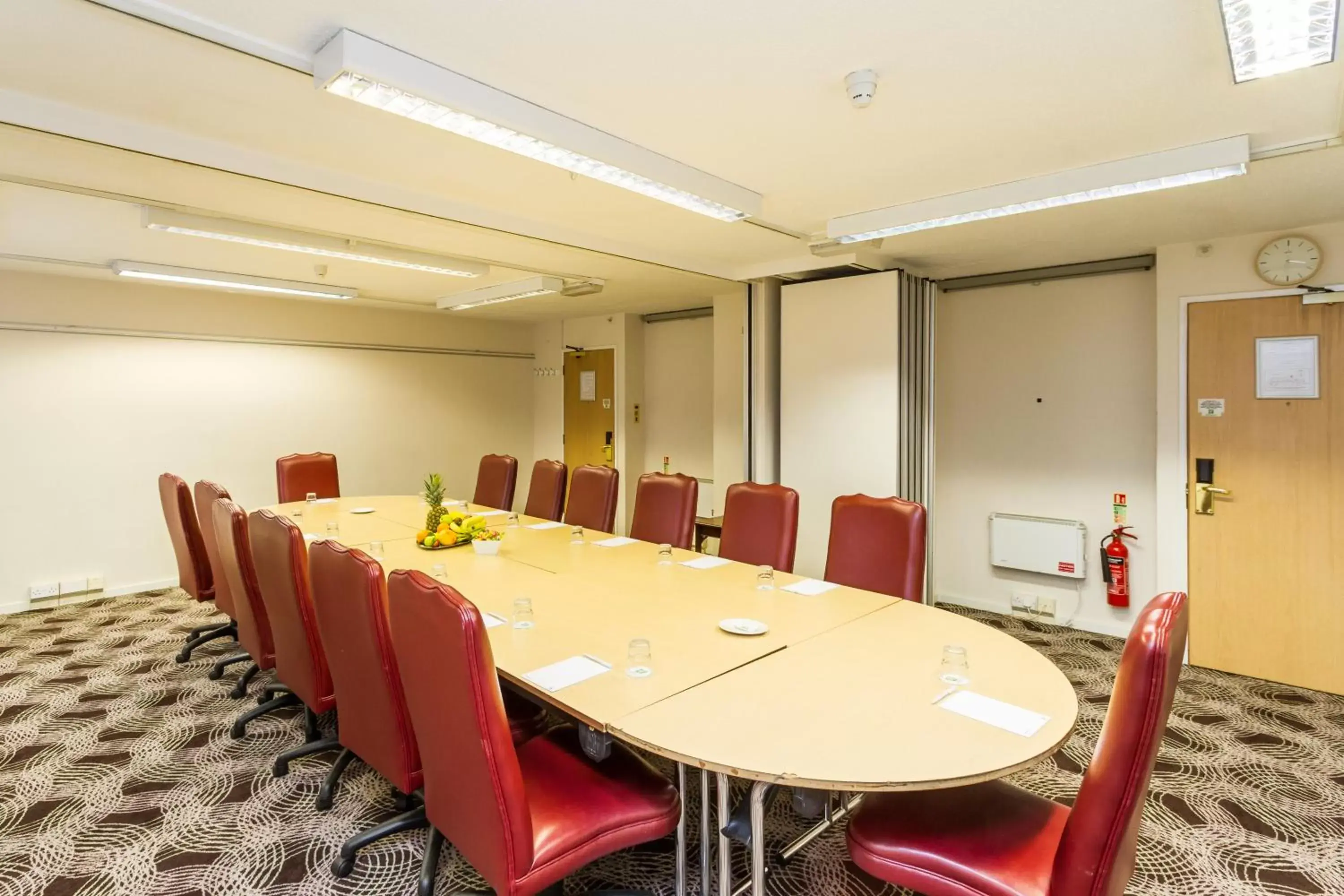 Meeting/conference room in Holiday Inn Lincoln, an IHG Hotel