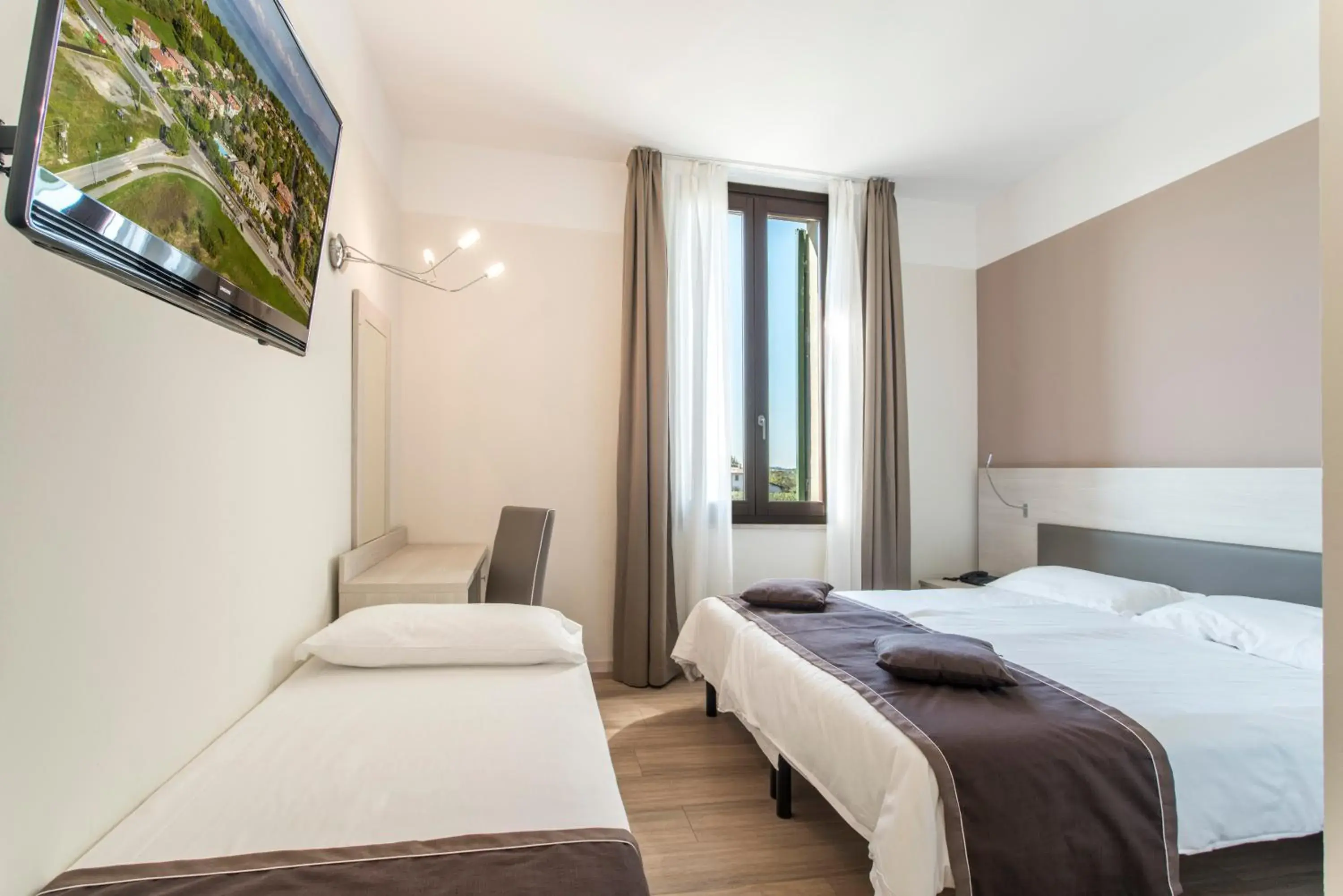 Double Room with Extra Bed in Hotel Dogana Double Room with Extra Bed in Hotel Dogana
