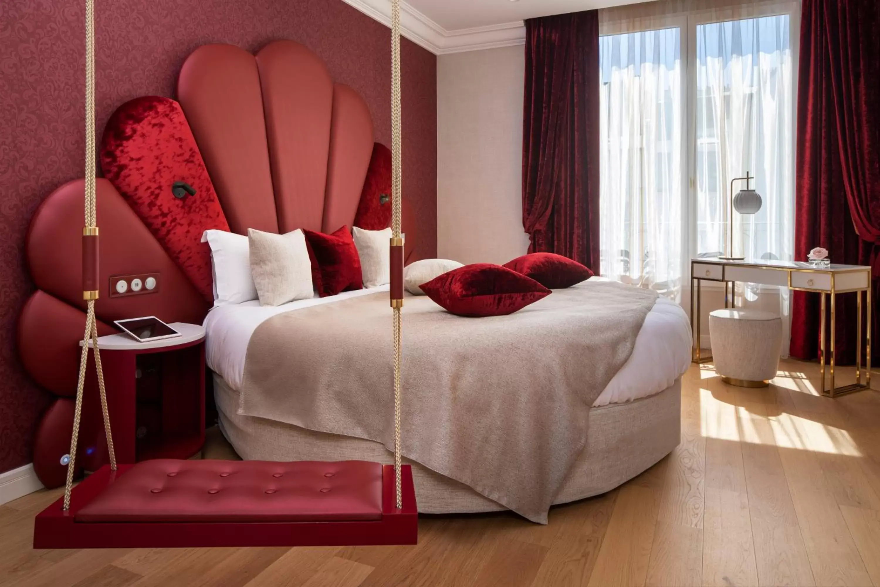 Bedroom, Bed in Paris j'Adore Hotel & Spa