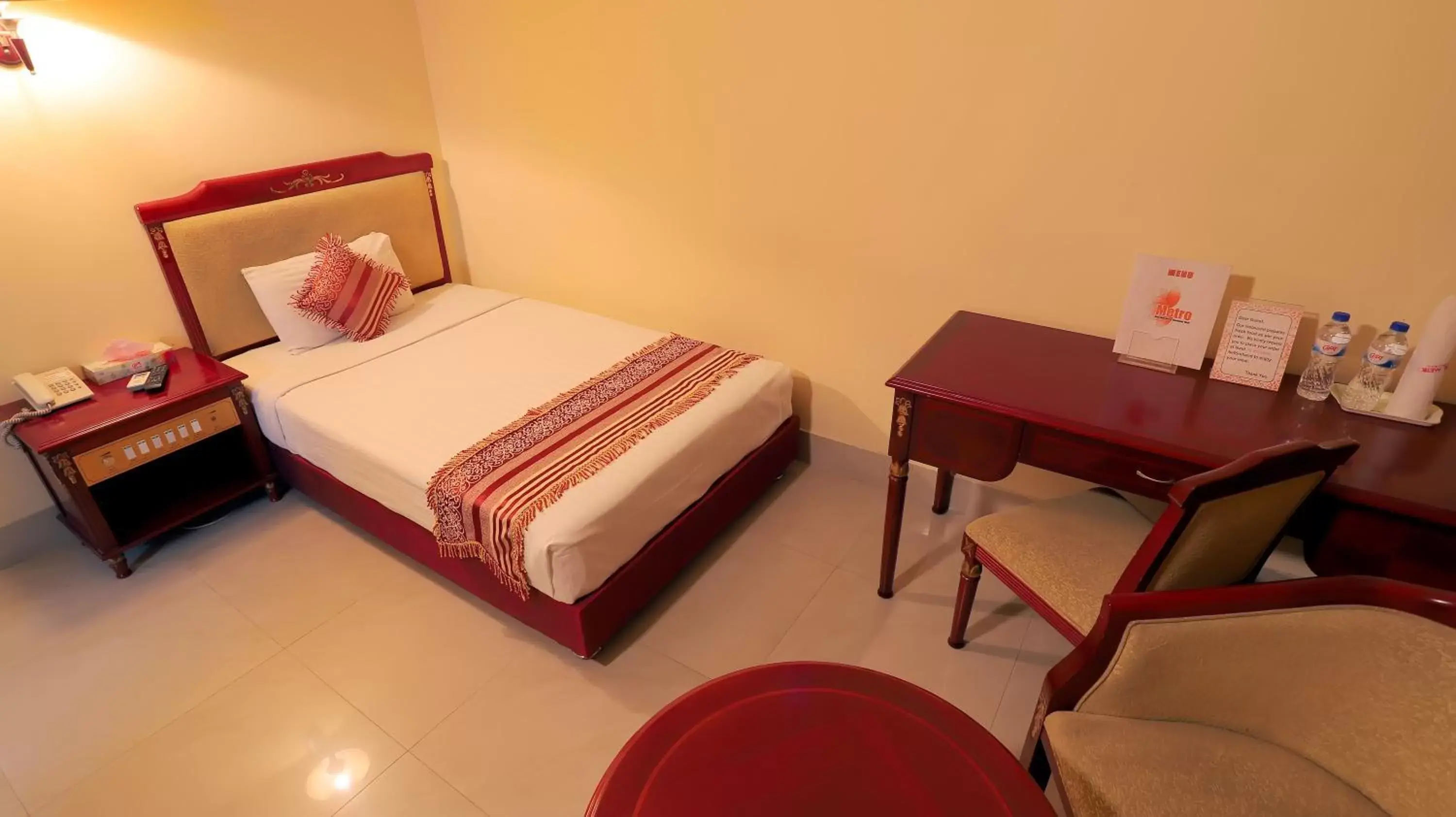 Bed in Hotel Metro International