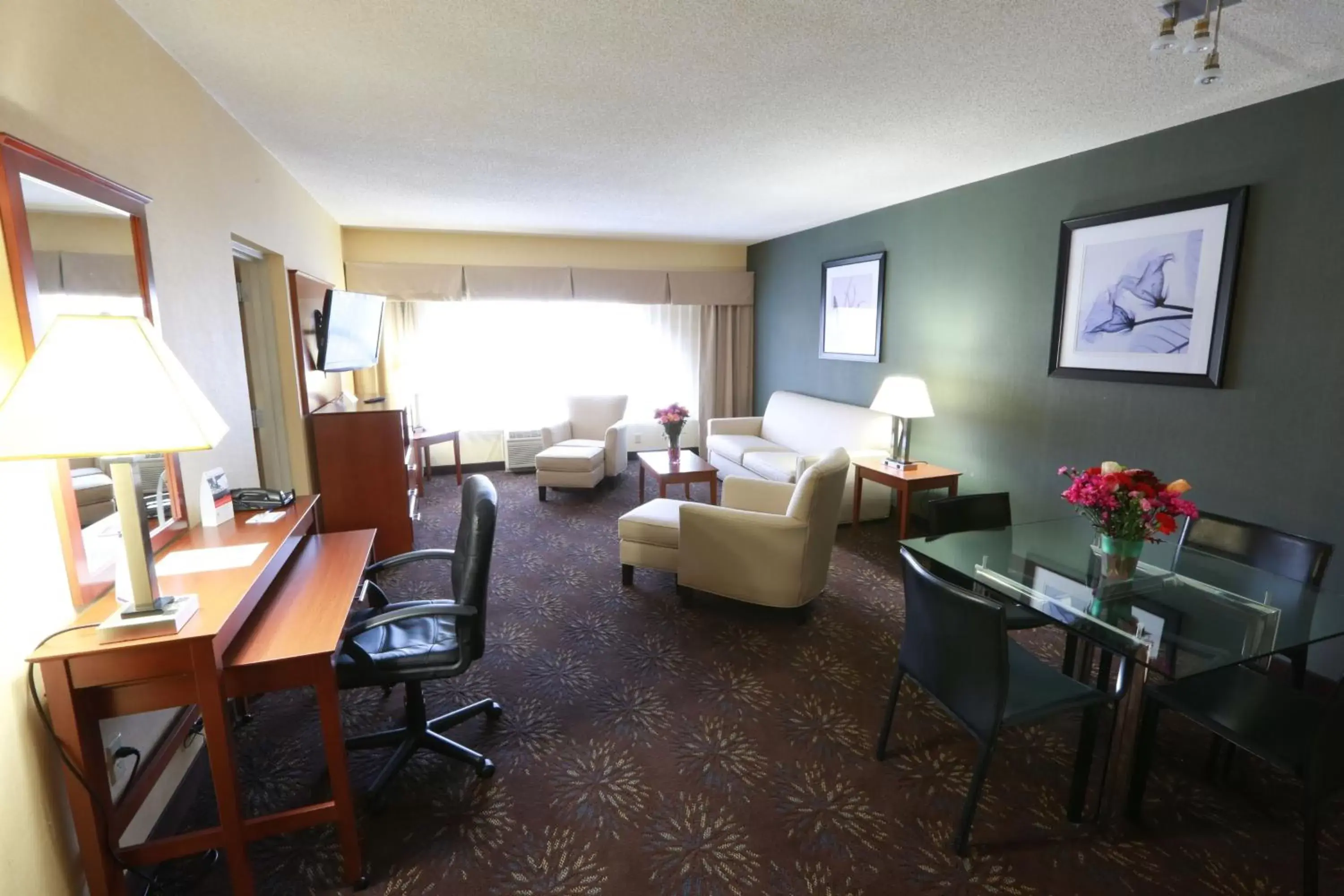 Photo of the whole room in Holiday Inn Express Hotel & Suites West Chester, an IHG Hotel