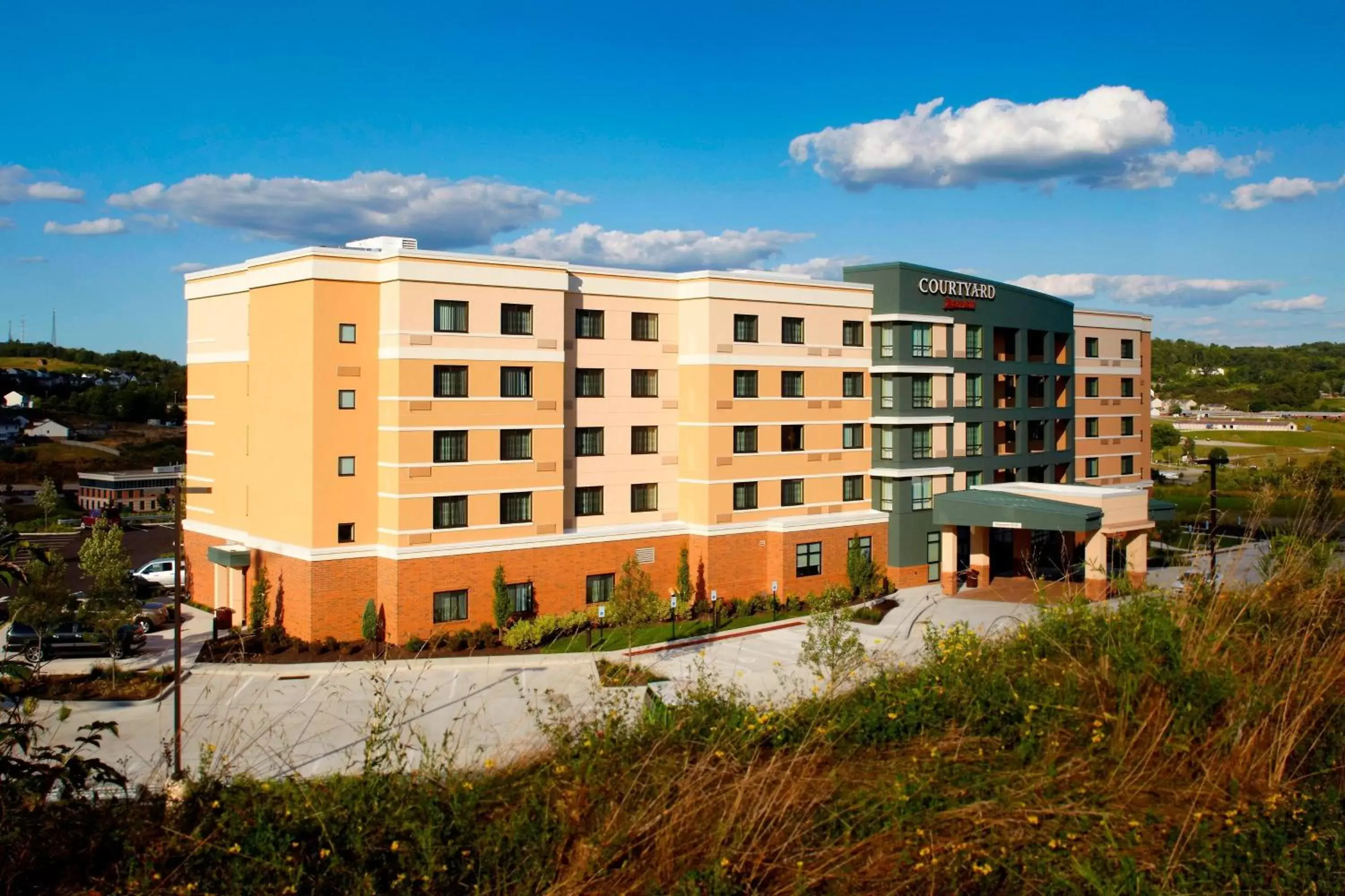 Property Building in Courtyard by Marriott Pittsburgh Washington Meadow Lands