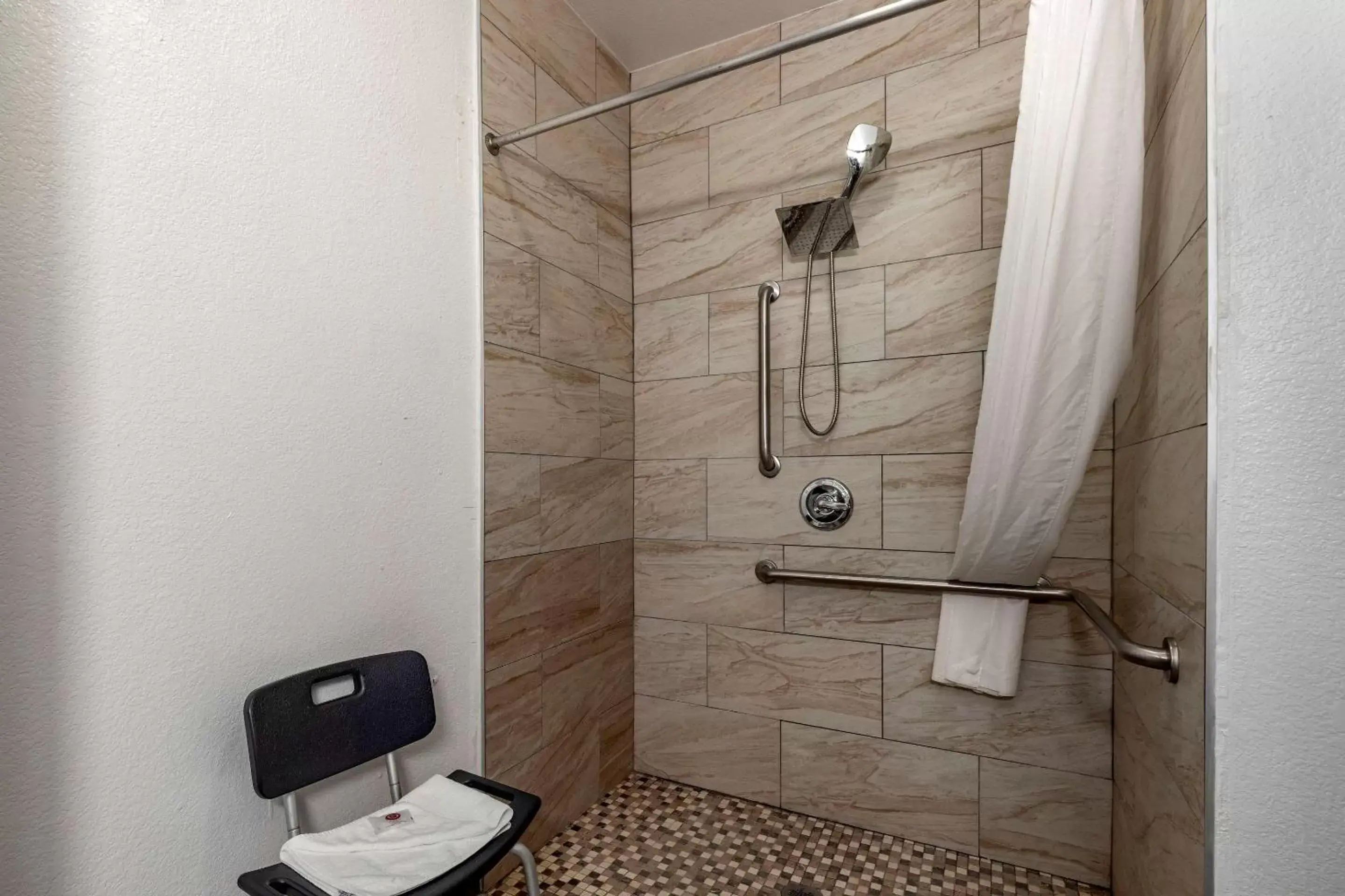 Bedroom, Bathroom in Comfort Inn & Suites Gatesville Near Fort Cavazos
