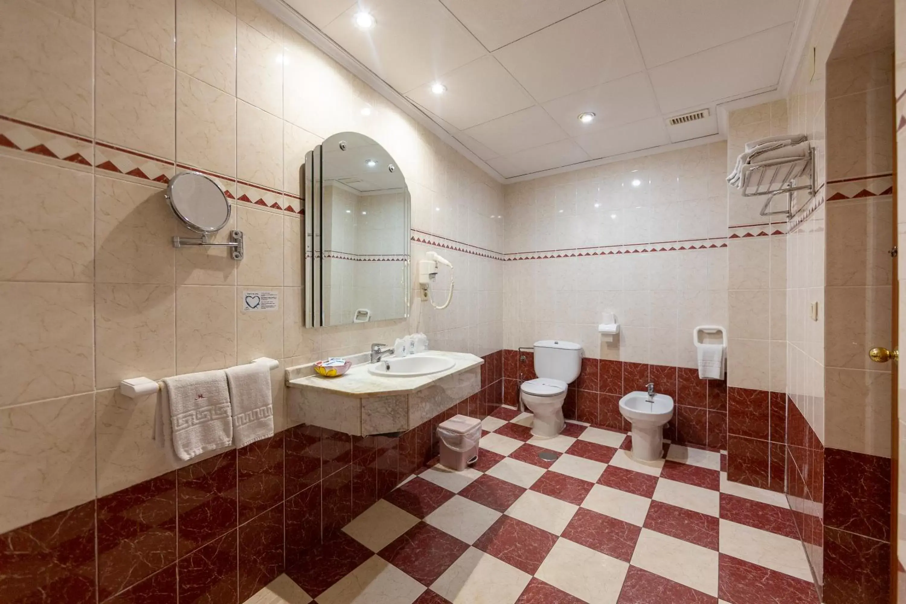 Bathroom in Los Omeyas Hotel