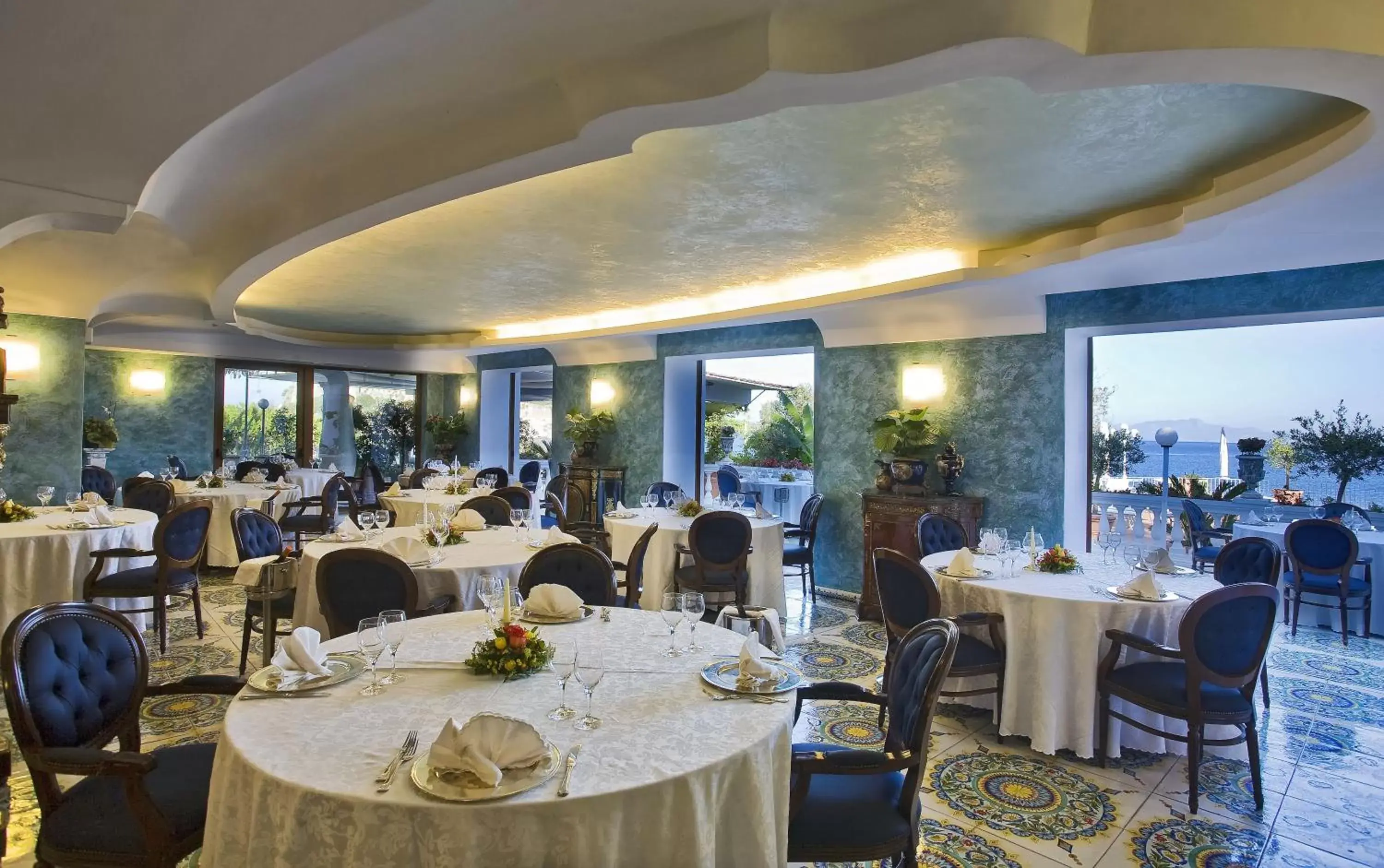 Restaurant/Places to Eat in Strand Hotel Delfini