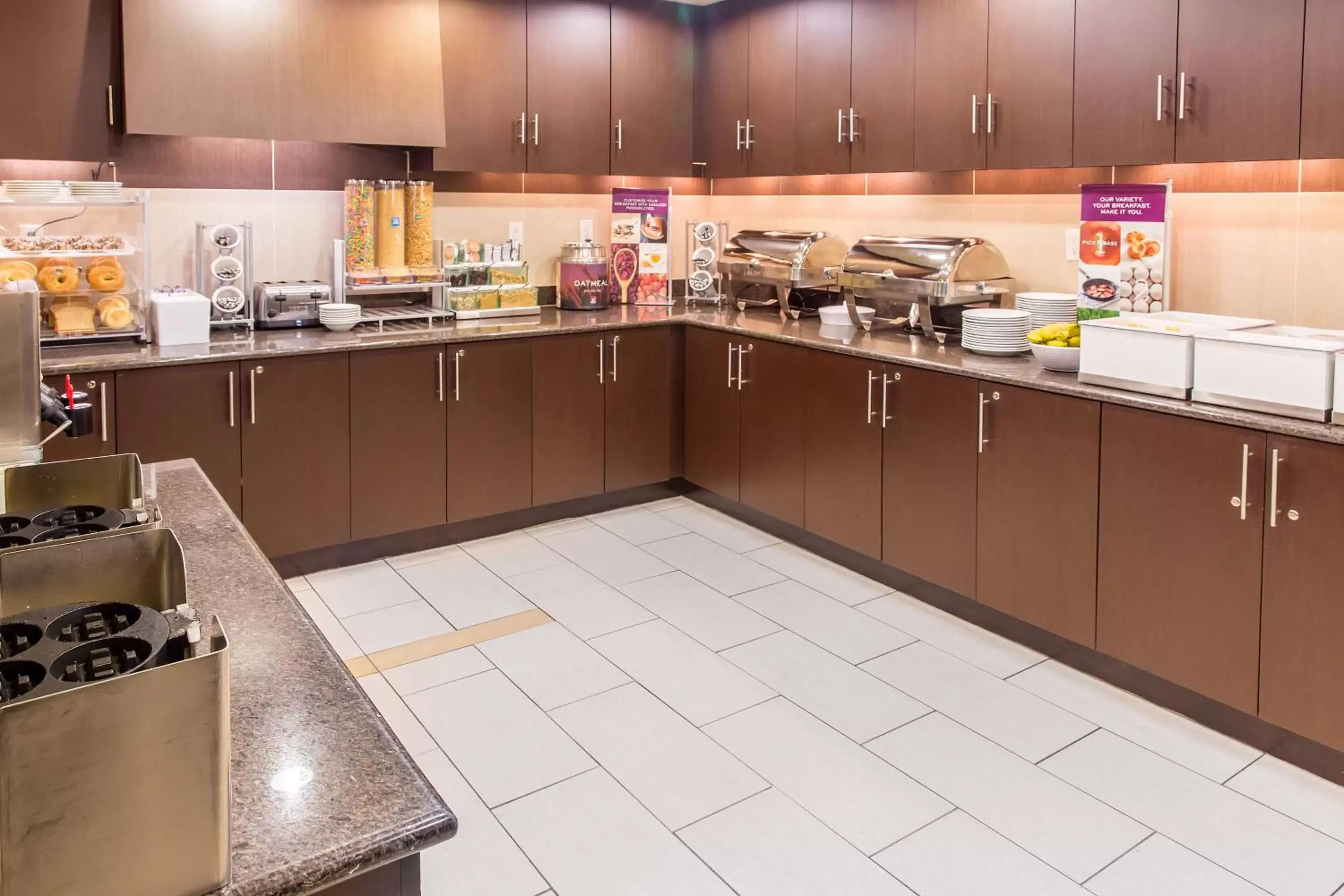 Breakfast, Kitchen/Kitchenette in Residence Inn Lexington Keeneland/Airport