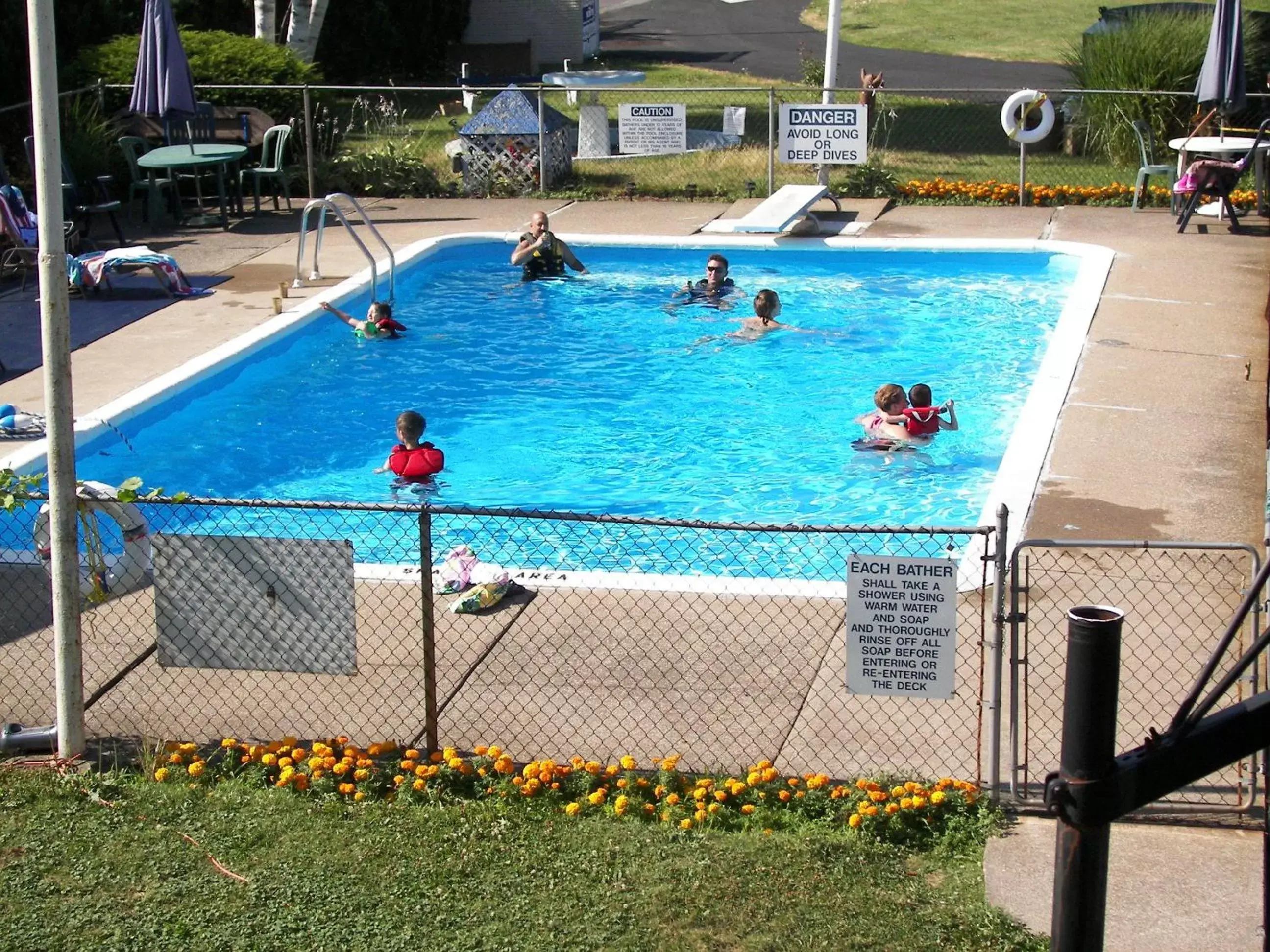 Property logo or sign, Swimming Pool in Villager Lodge Niagara Falls