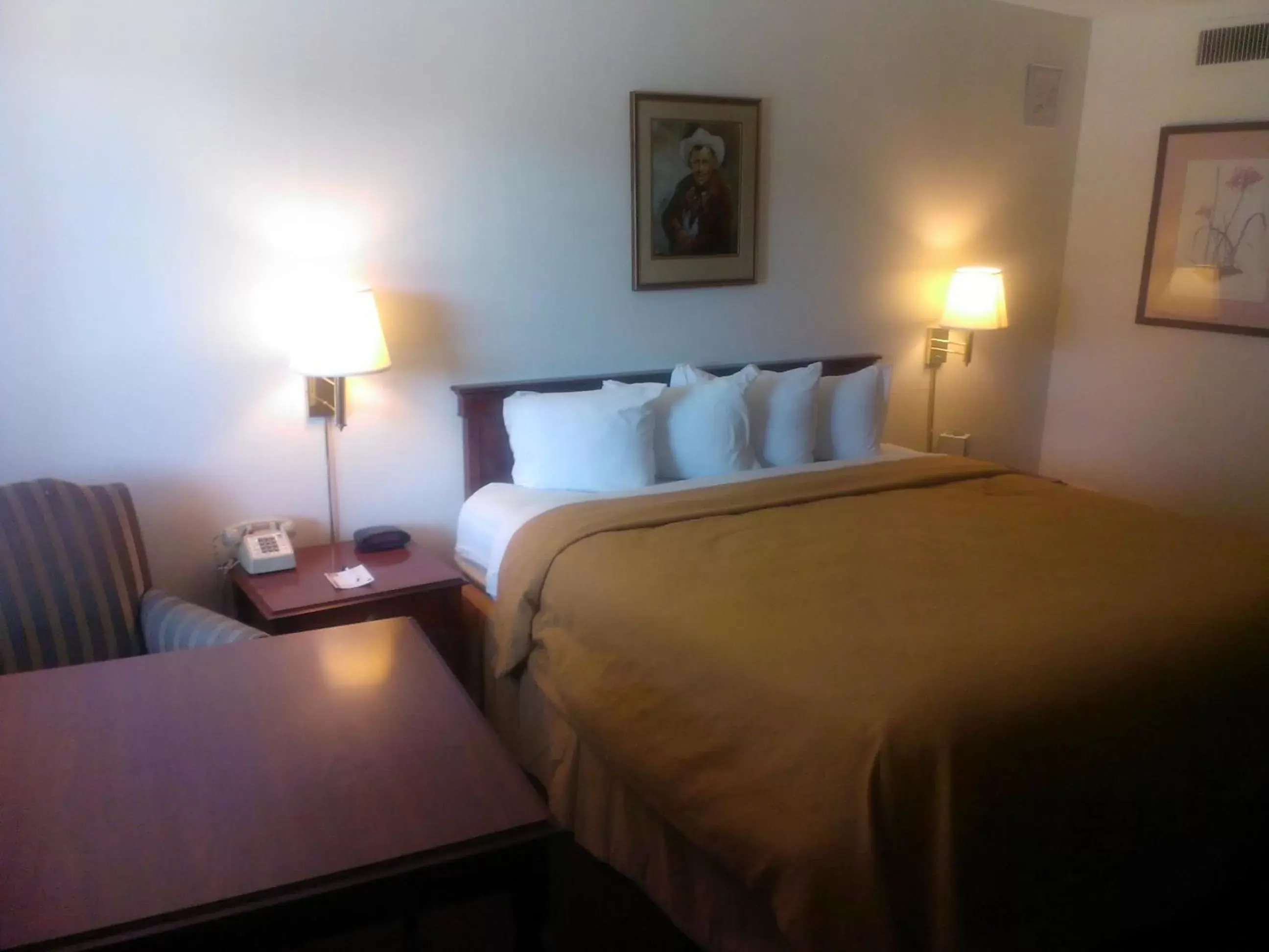 King Room - 1st Floor/Non-Smoking in Rodeway Inn Kingman Route 66