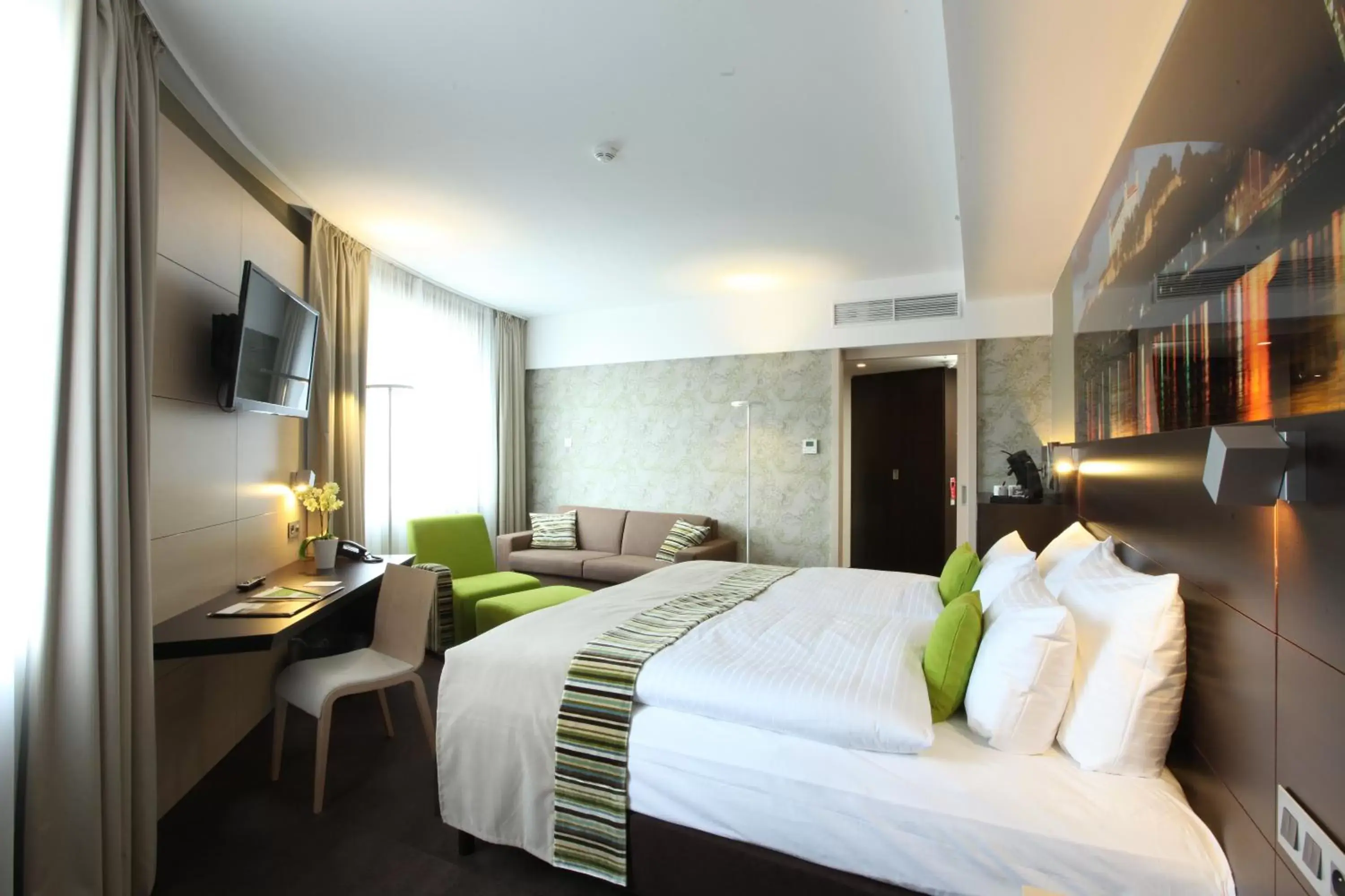 Photo of the whole room, Bed in Lindner Hotel Bratislava, part of JdV by Hyatt