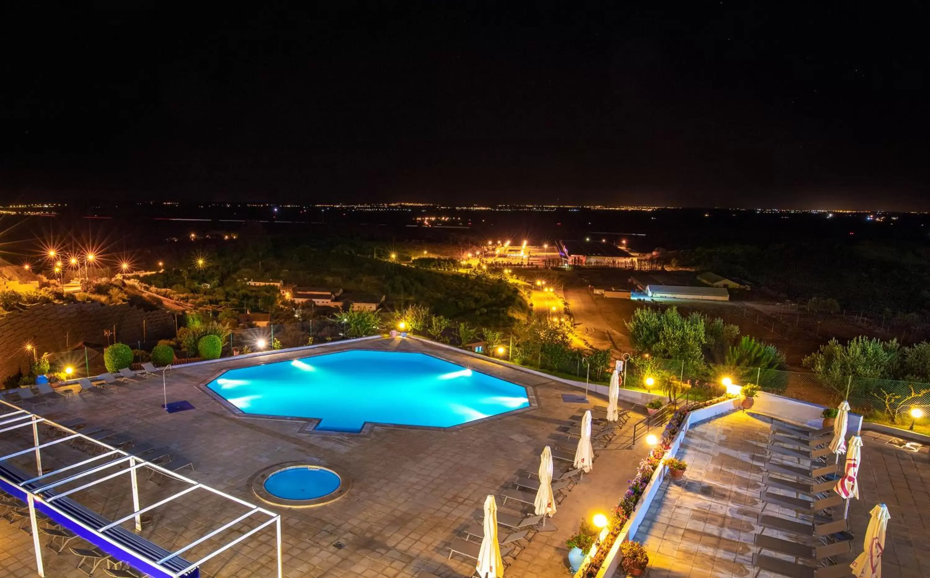 Garden view, Pool View in Santarem Hotel