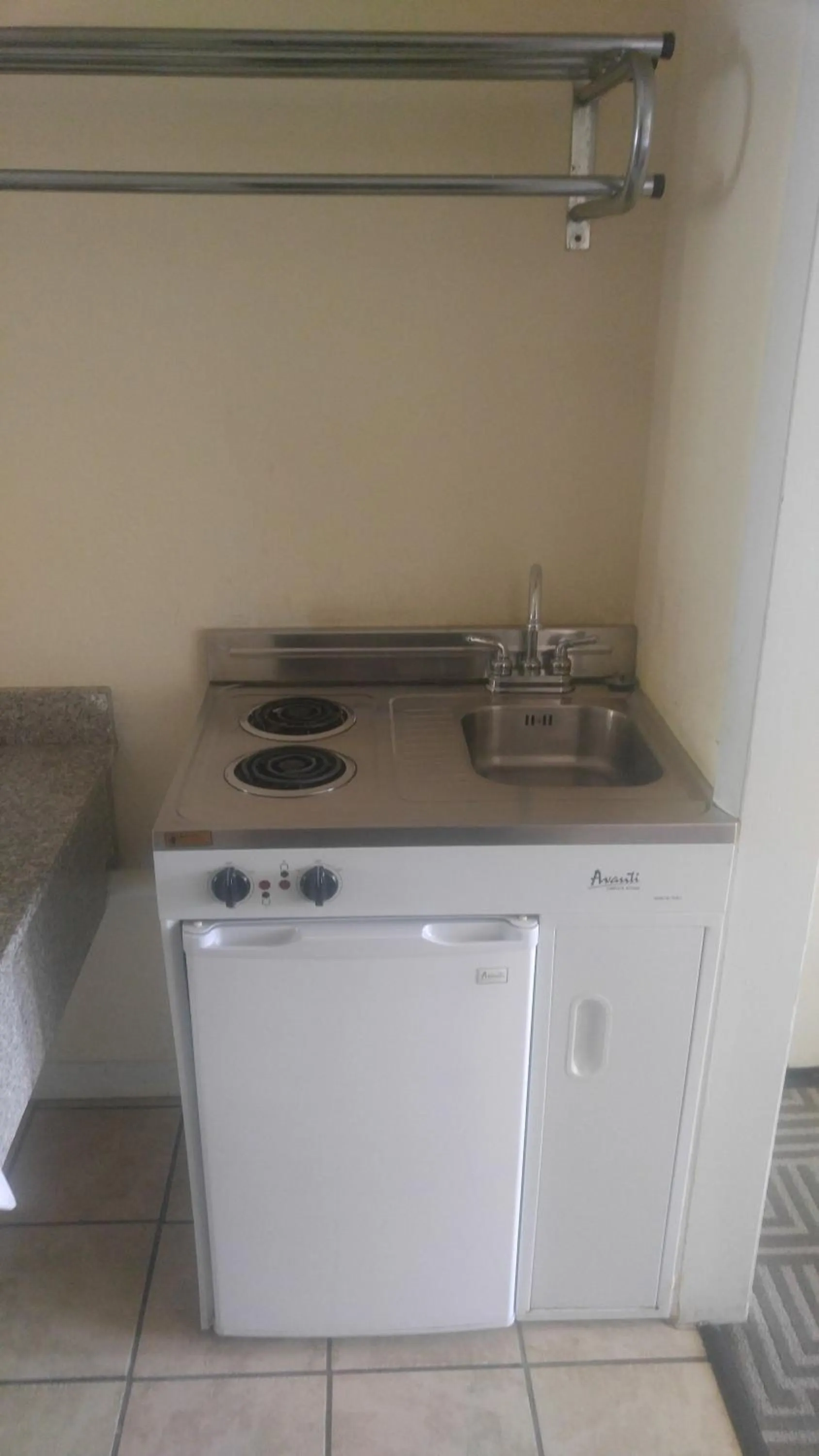 Bathroom in Americourt Extended Stays