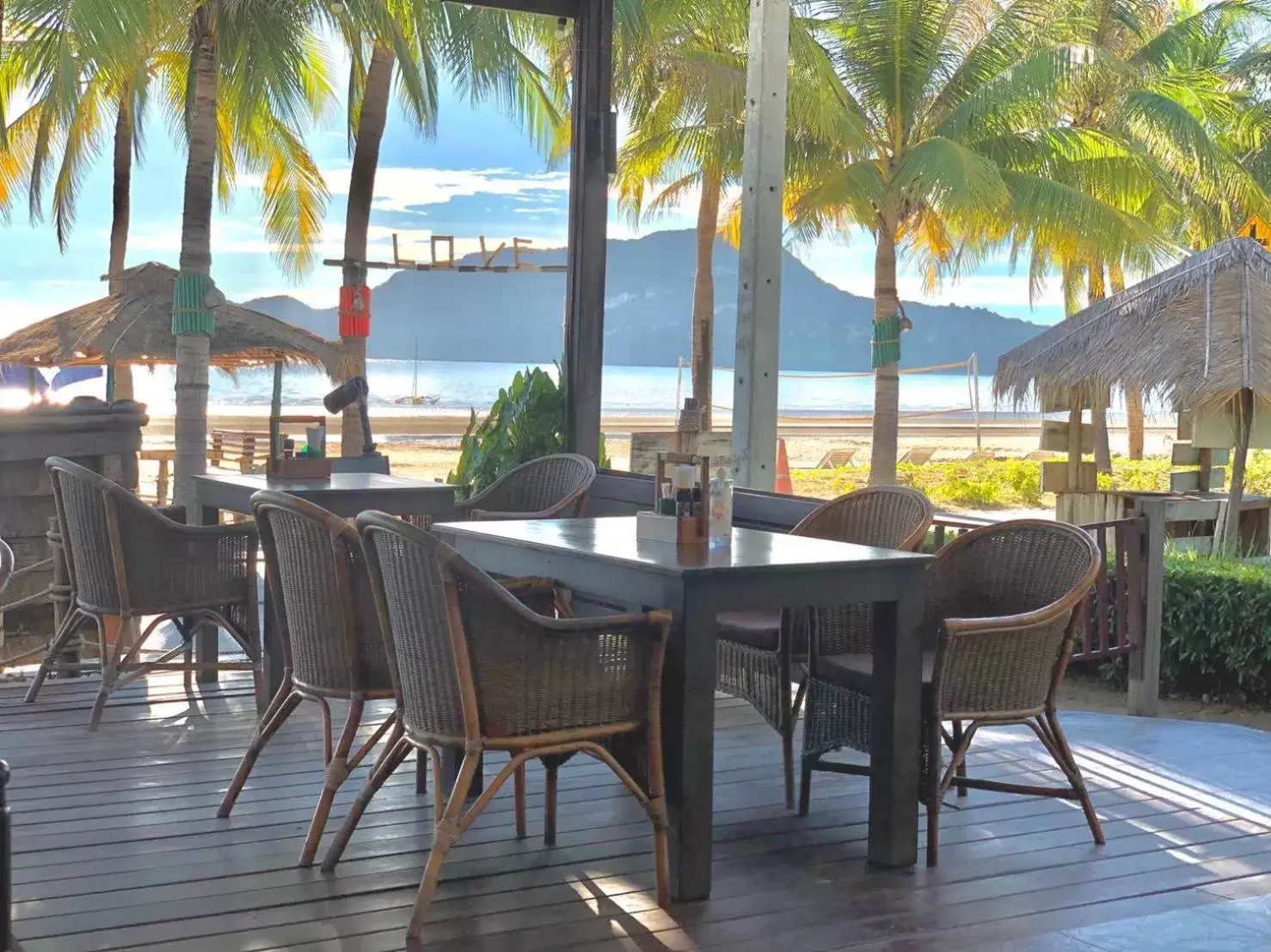 Restaurant/Places to Eat in Dolphin Bay Beach Resort