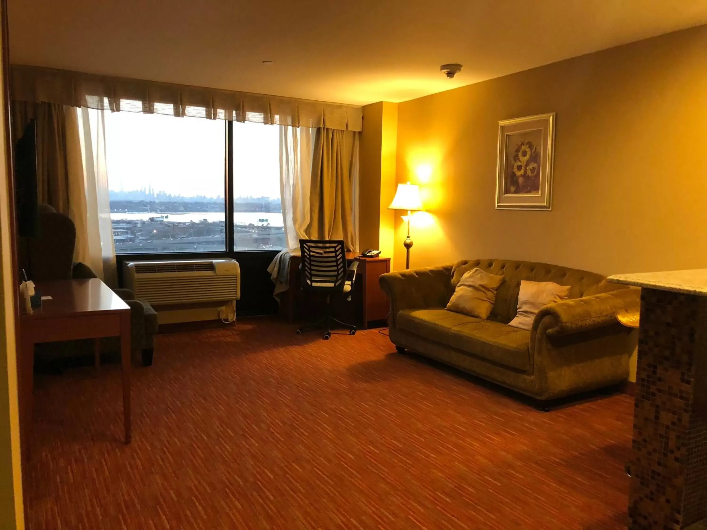 Living room, Seating Area in Ramada by Wyndham Flushing Queens