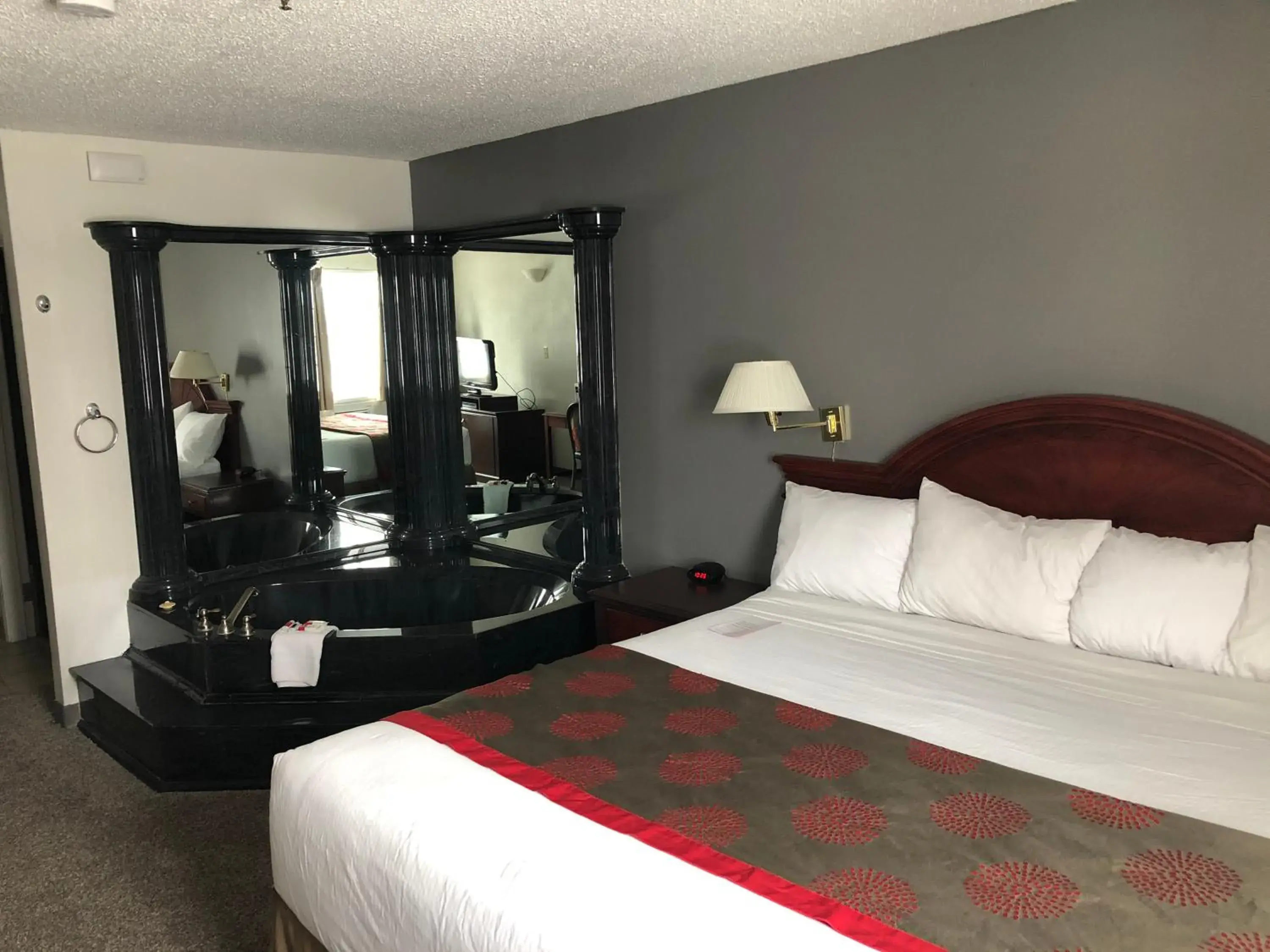 Photo of the whole room, Bed in Ramada by Wyndham Prince Albert