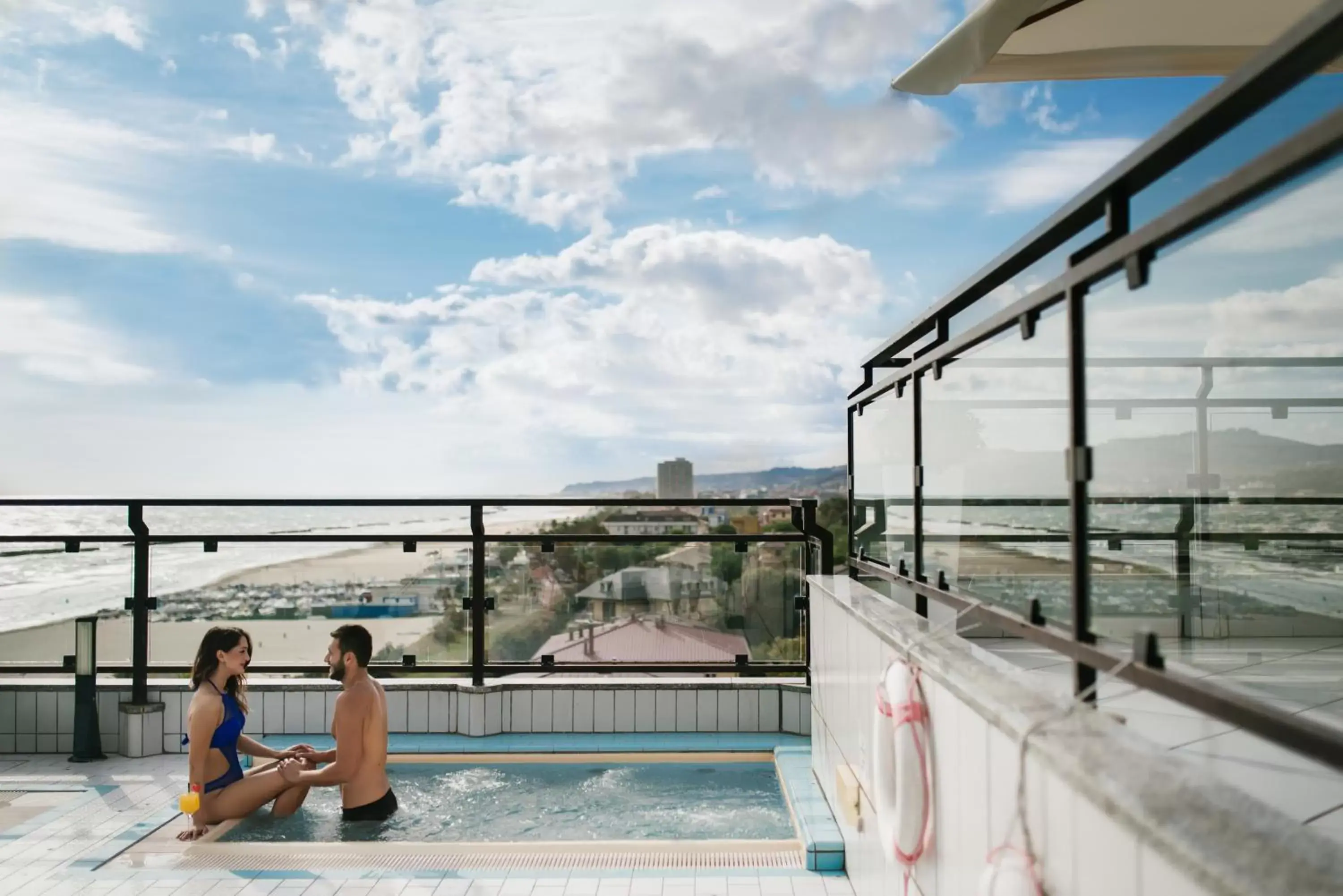 Hot Tub, Swimming Pool in Hotel Royal