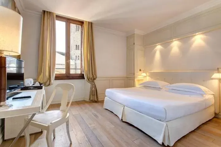 Bedroom, Bed in Grand Hotel Cavour