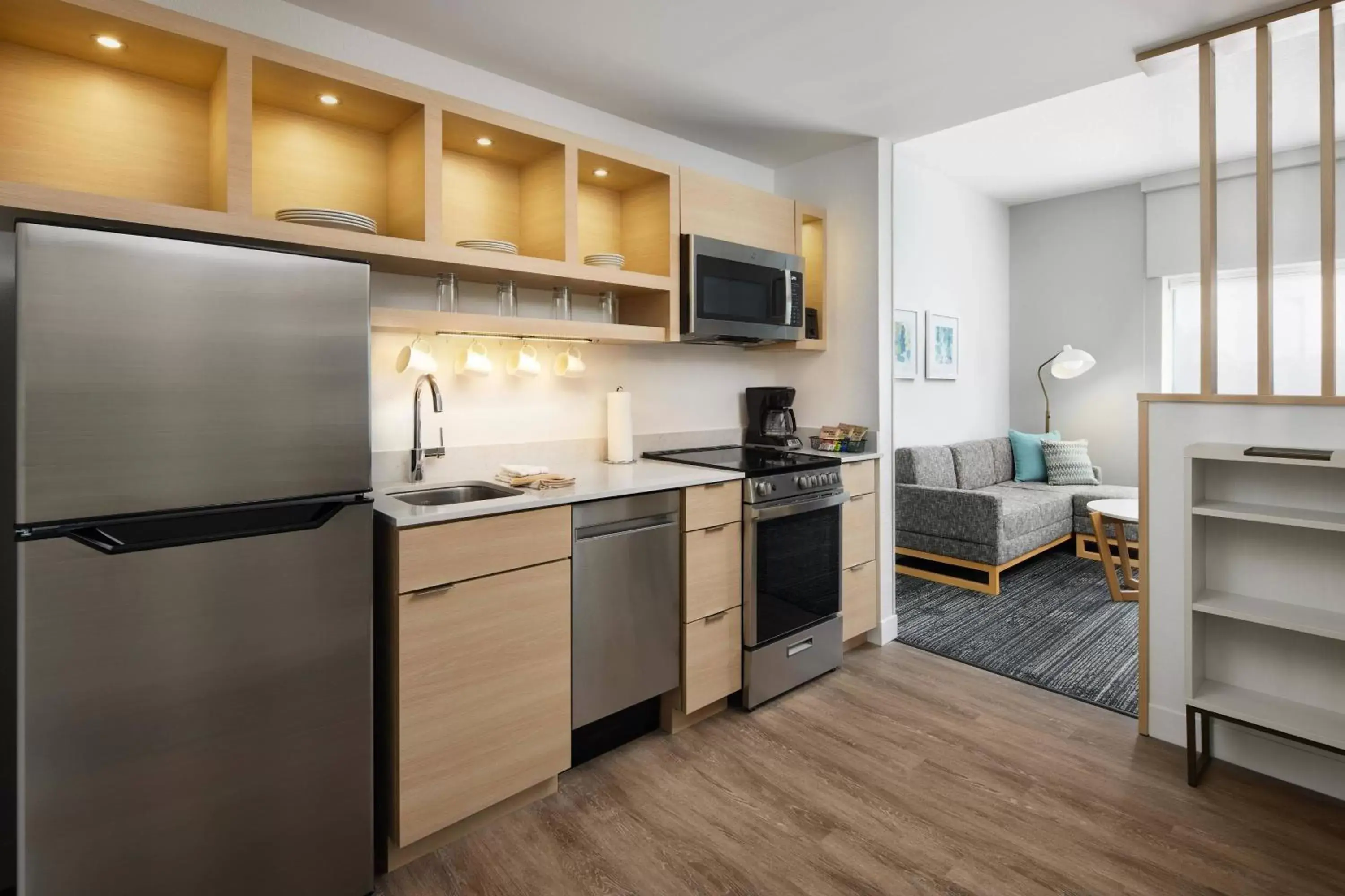 Bedroom, Kitchen/Kitchenette in TownePlace Suites by Marriott Plant City