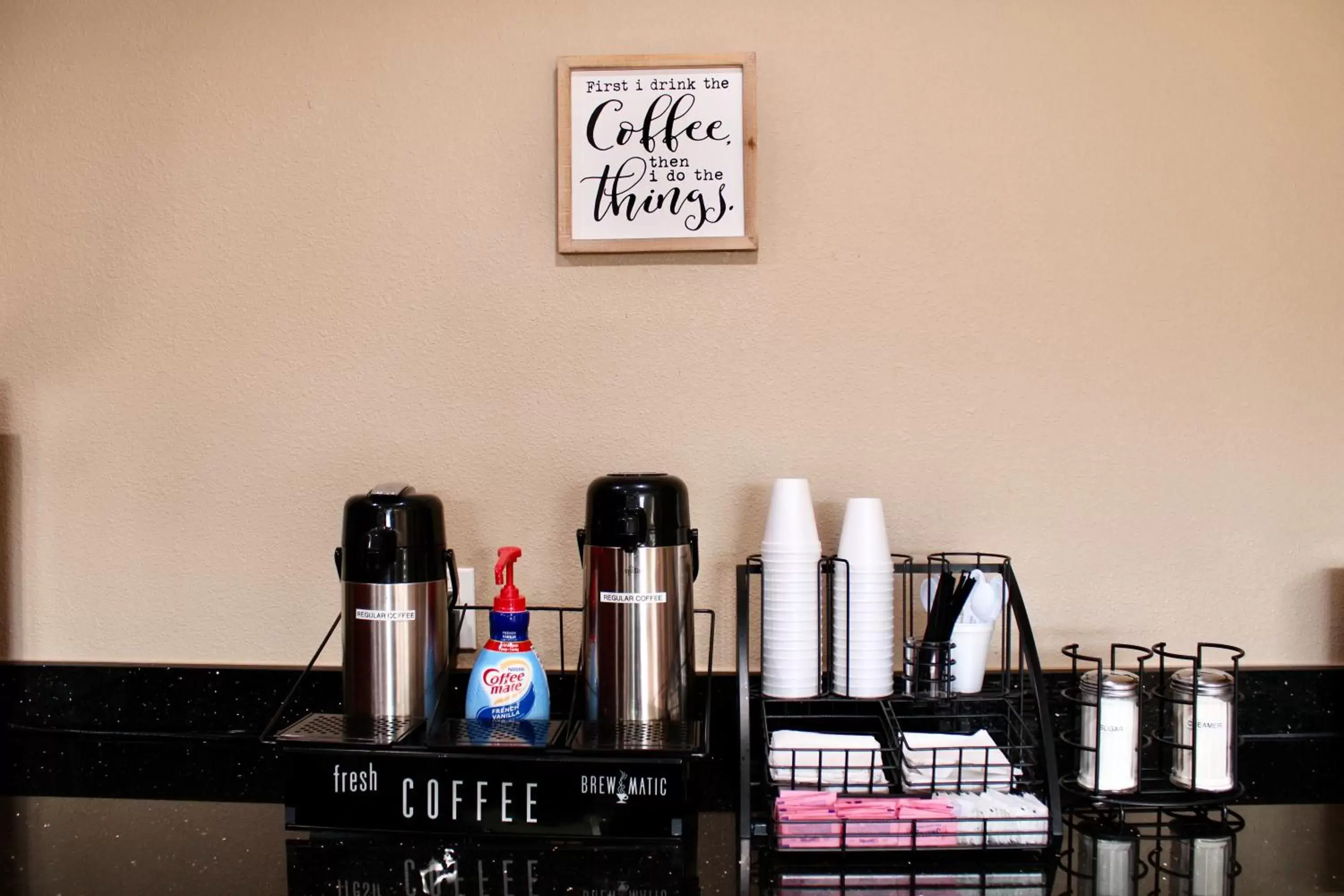 Coffee/tea facilities in HomeTown Inn & Suites