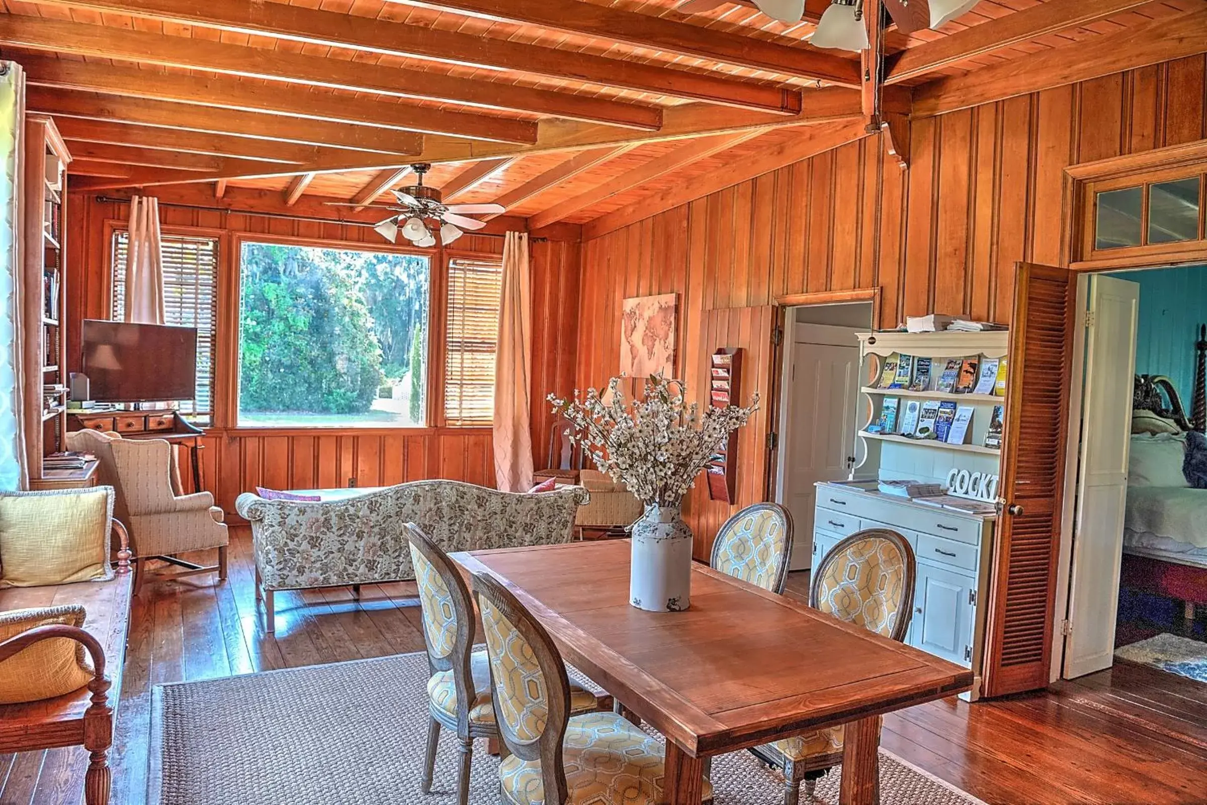 Dining Area in Open Gates Bed & Breakfast