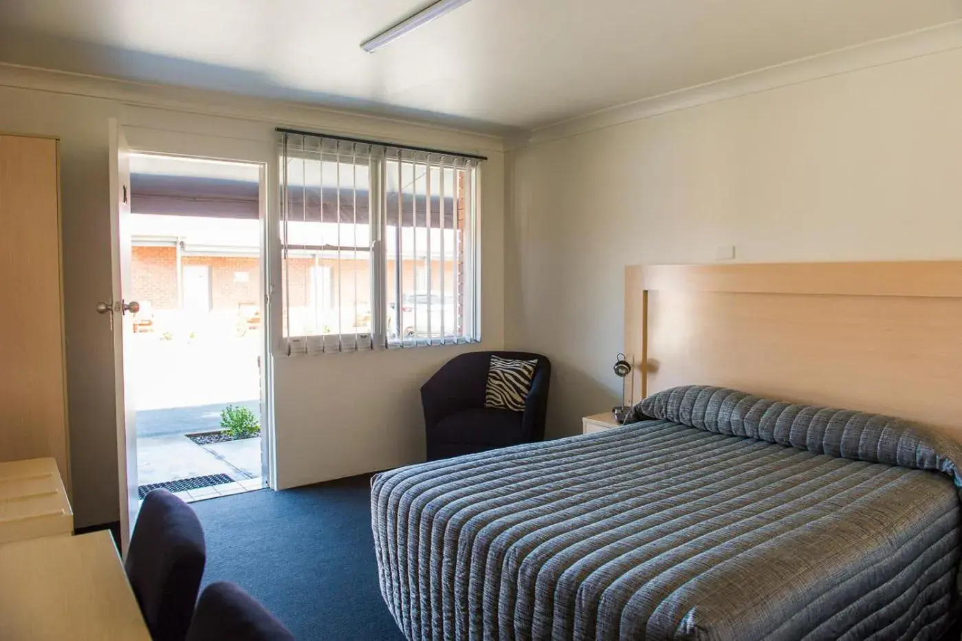 Photo of the whole room, Bed in Cherry Blossom Motor Inn