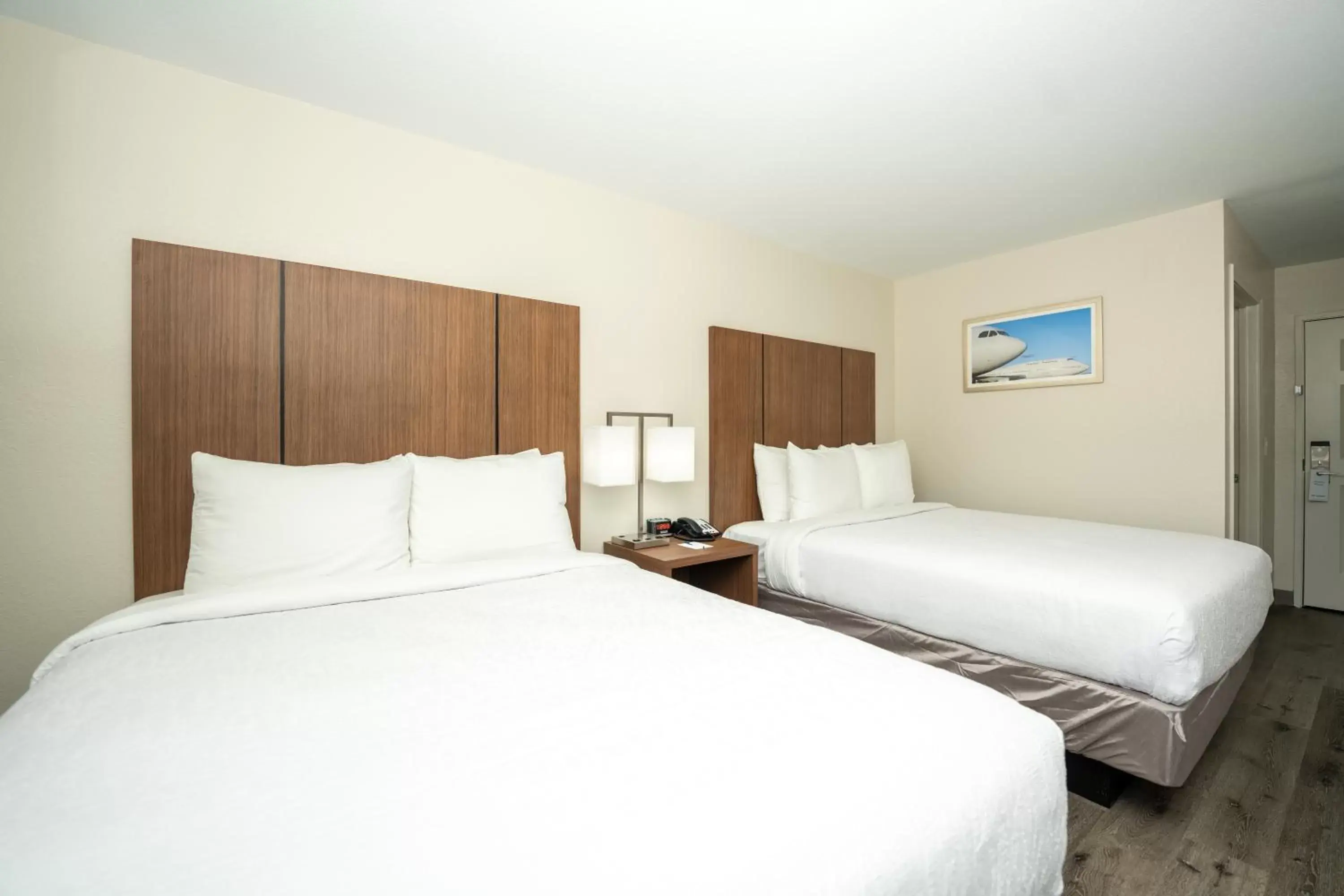 Photo of the whole room, Bed in Best Western Houston Bush Intercontinental Airport Inn