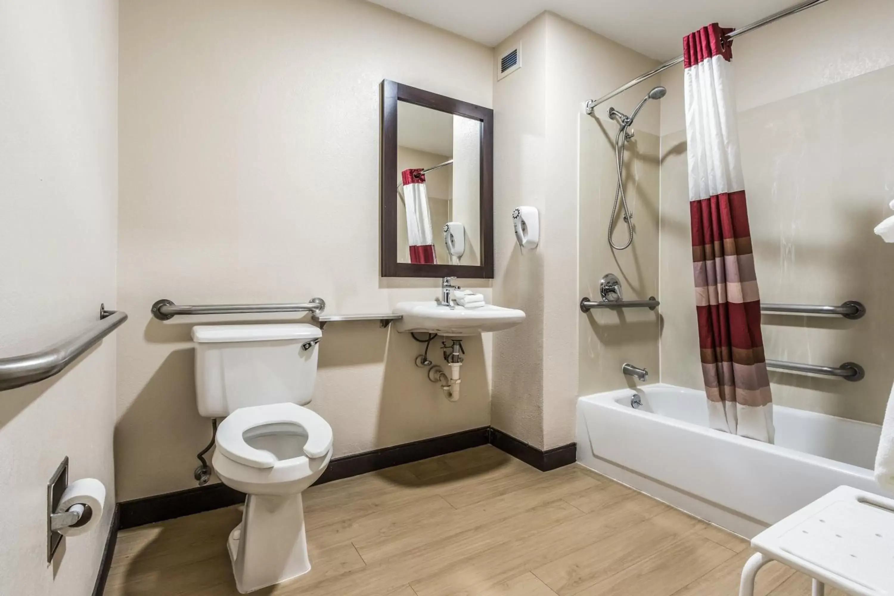 Bathroom in Red Roof Inn Phoenix North - Deer Valley - Bell Rd