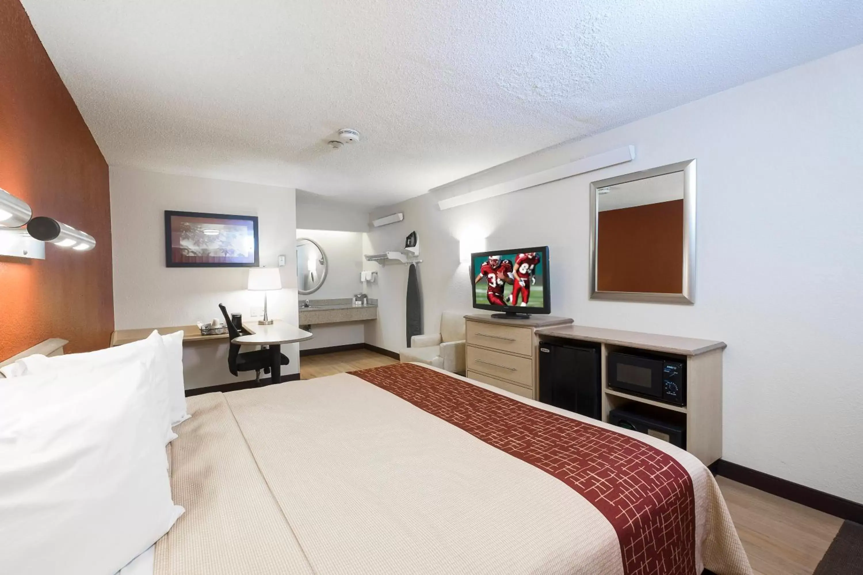 Bedroom, Room Photo in Red Roof Inn Chicago - Joliet