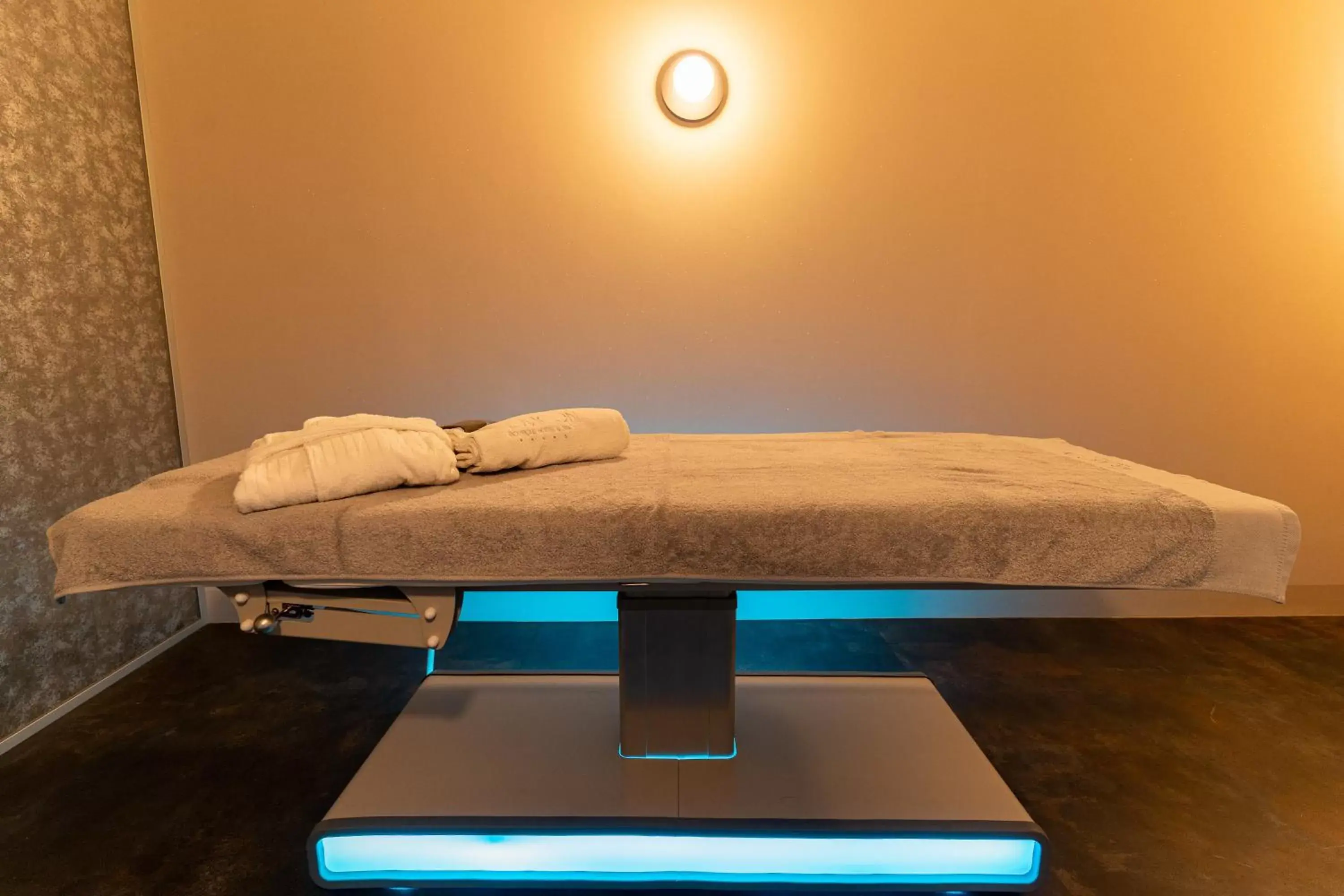 Massage, Bed in The Moon Boutique Hotel & Spa